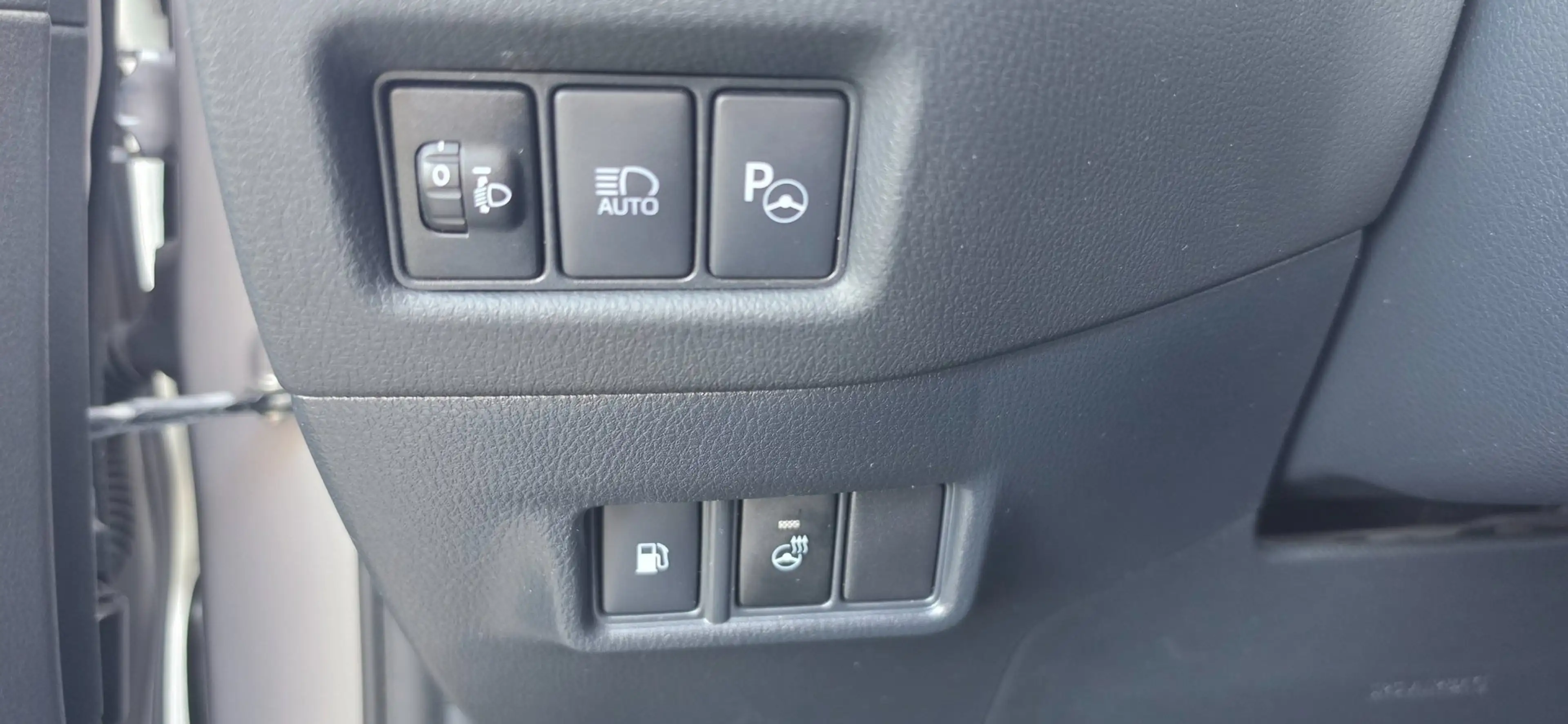 Toyota C-HR 2.0 Hybrid 152PK Navi Cruise Camera Leder Zeer moo — photo 15