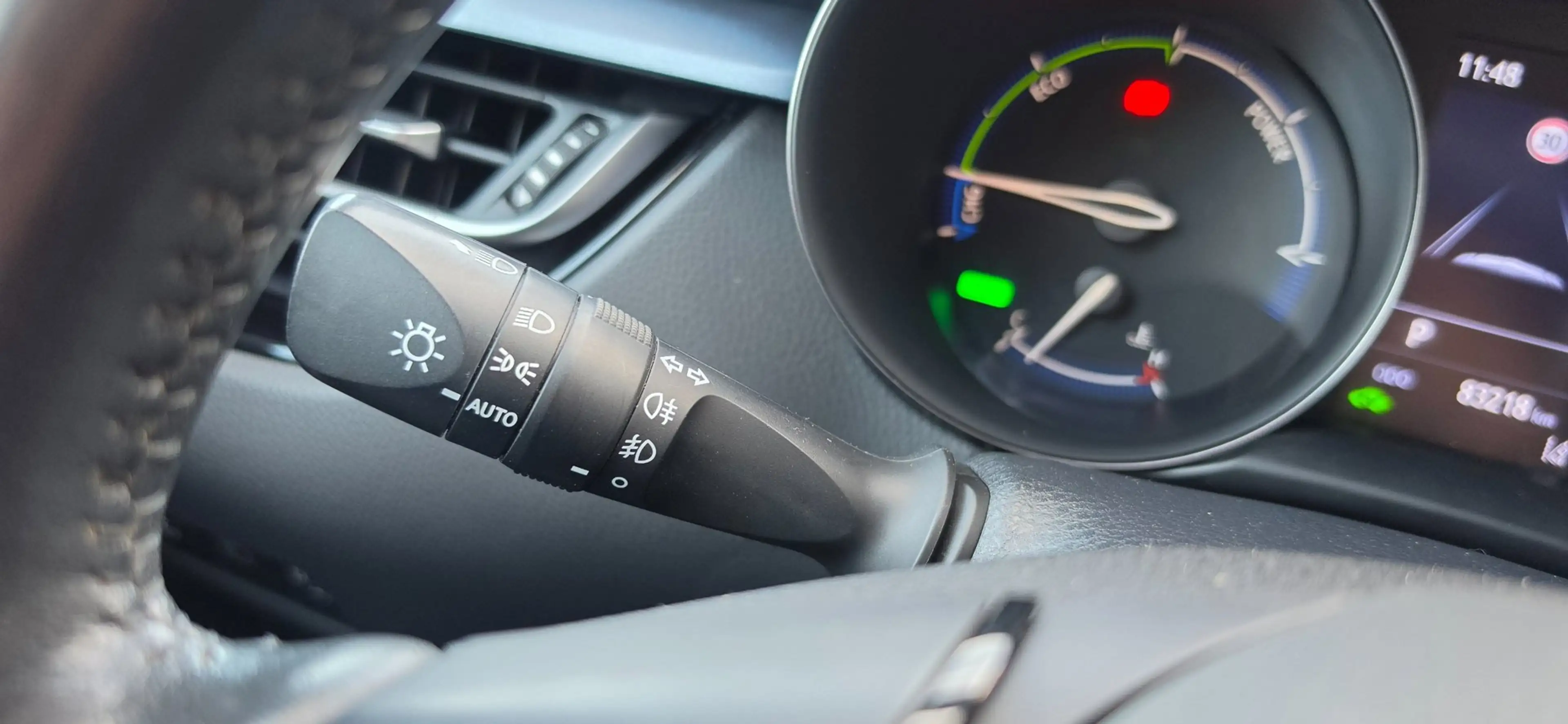 Toyota C-HR 2.0 Hybrid 152PK Navi Cruise Camera Leder Zeer moo — photo 20