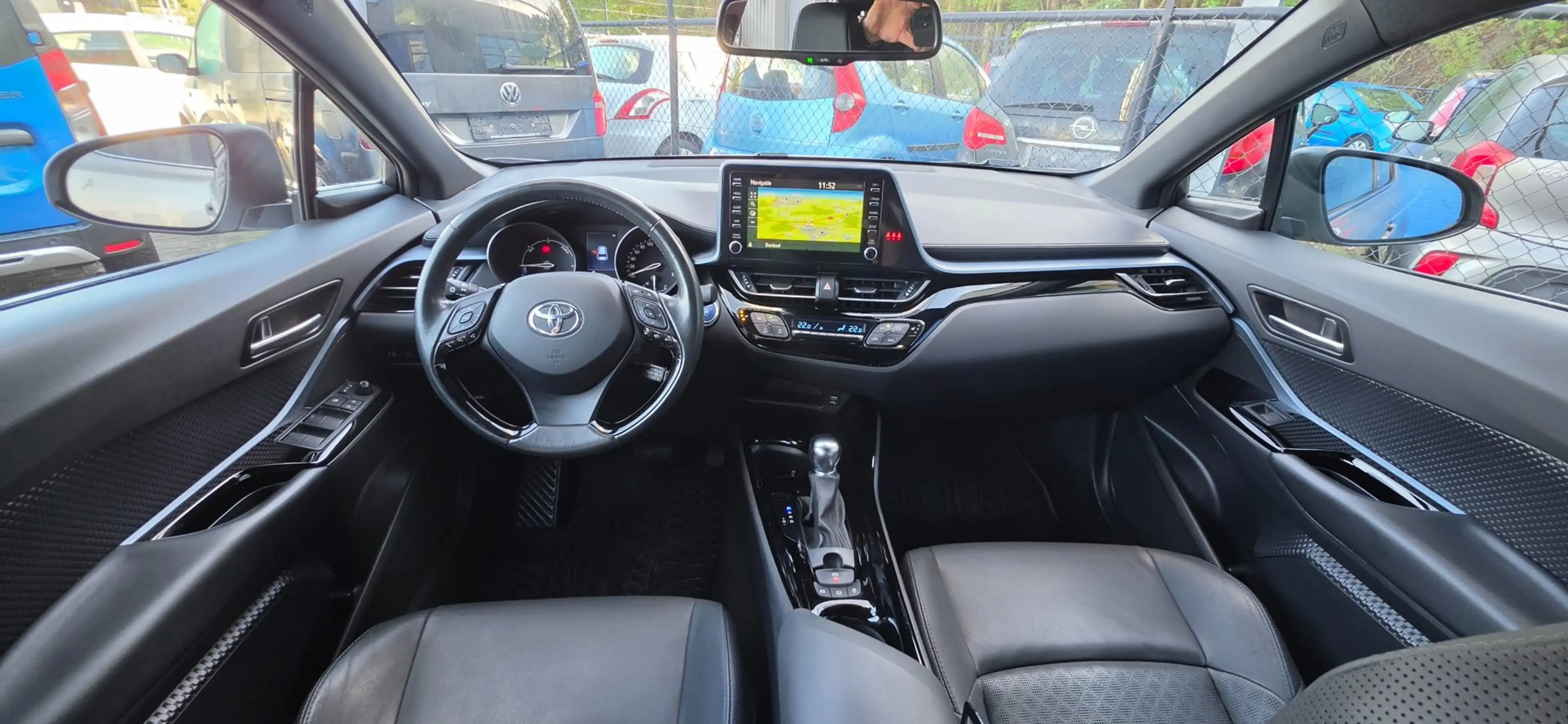 Toyota C-HR 2.0 Hybrid 152PK Navi Cruise Camera Leder Zeer moo — photo 7