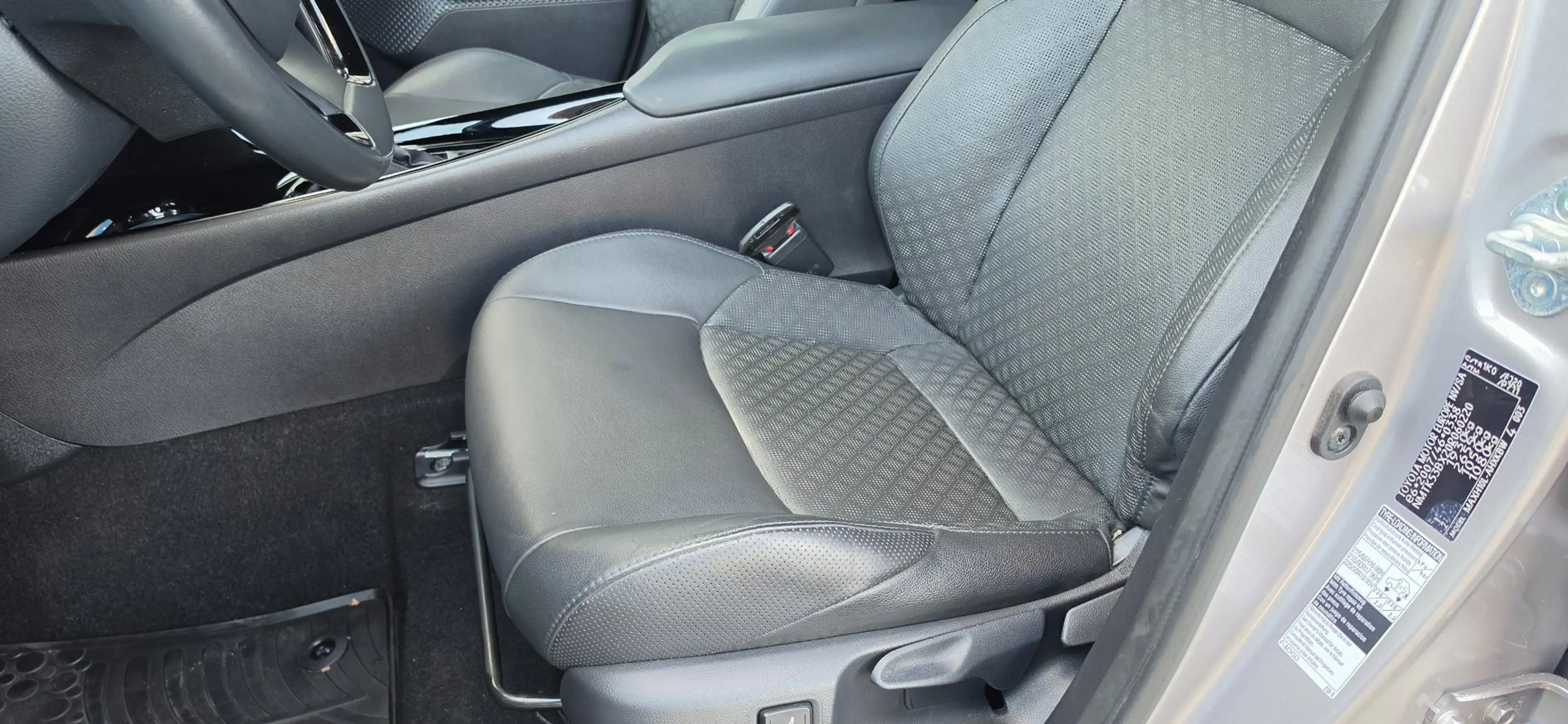 Toyota C-HR 2.0 Hybrid 152PK Navi Cruise Camera Leder Zeer moo — photo 22