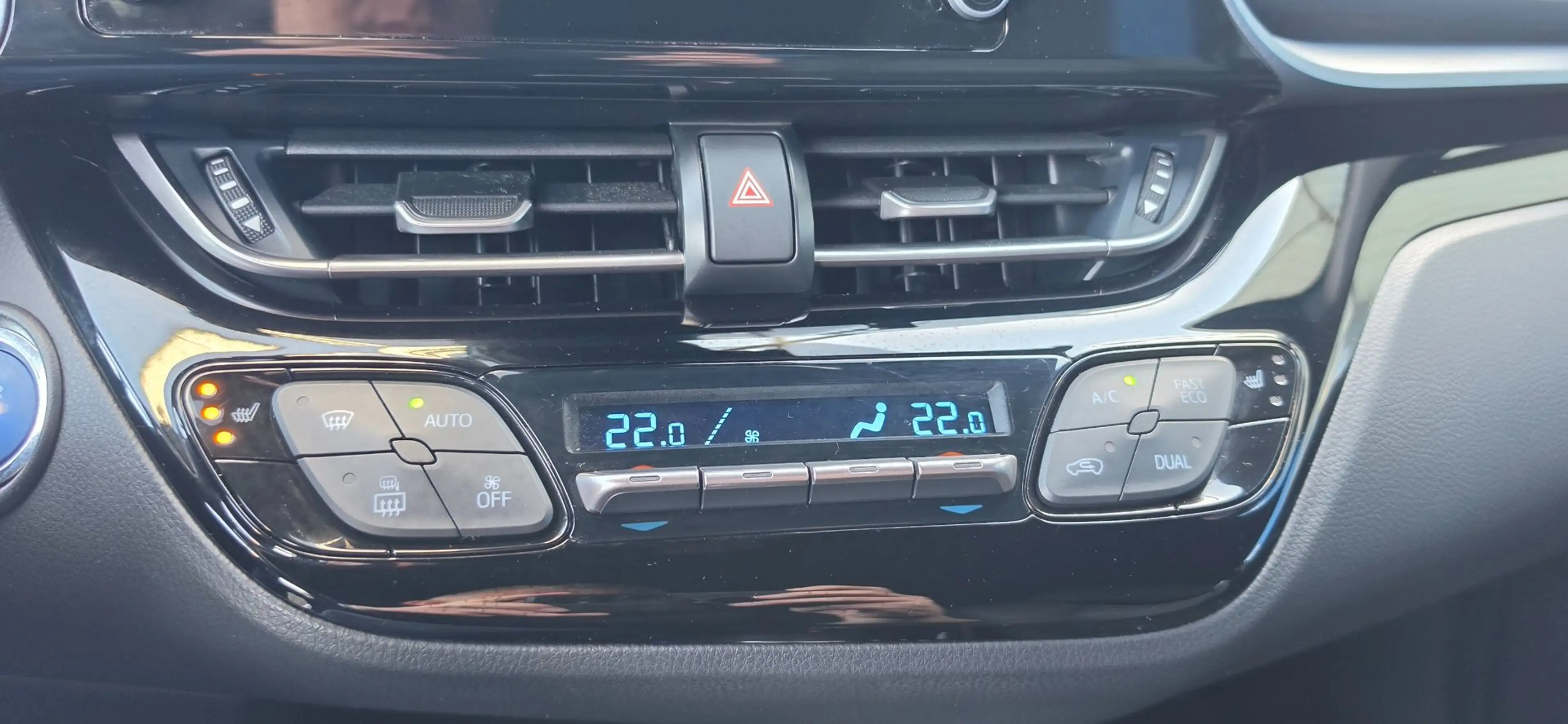 Toyota C-HR 2.0 Hybrid 152PK Navi Cruise Camera Leder Zeer moo — photo 11