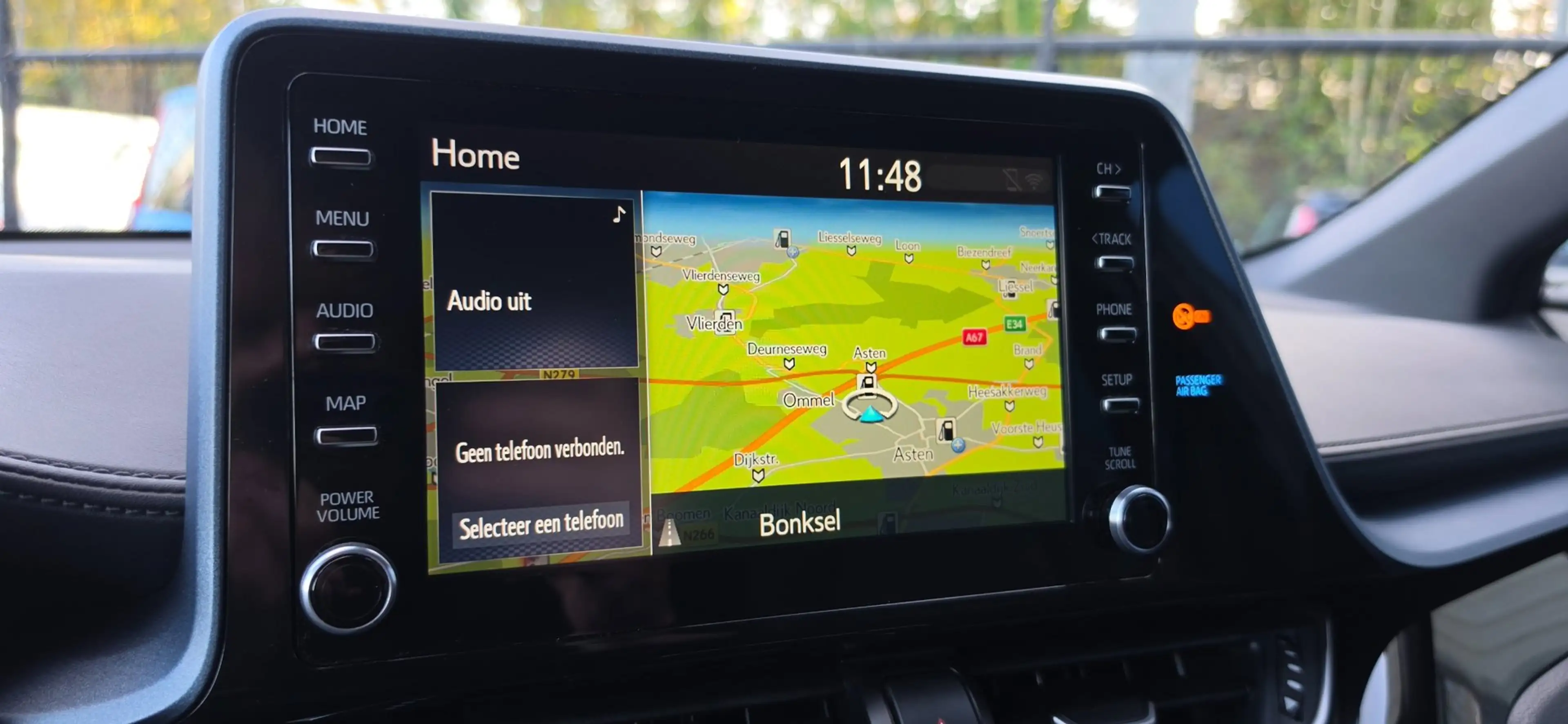 Toyota C-HR 2.0 Hybrid 152PK Navi Cruise Camera Leder Zeer moo — photo 17