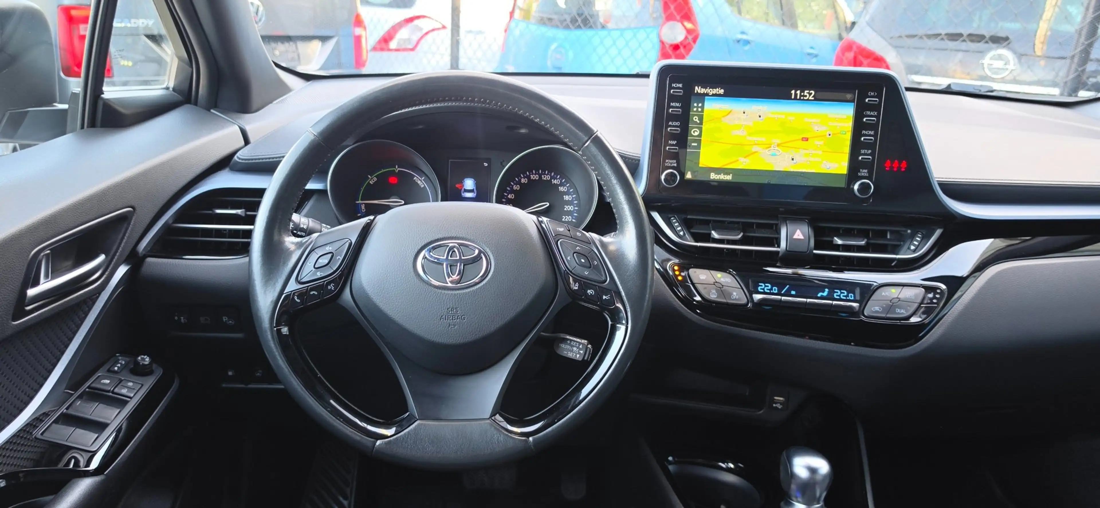 Toyota C-HR 2.0 Hybrid 152PK Navi Cruise Camera Leder Zeer moo — photo 8