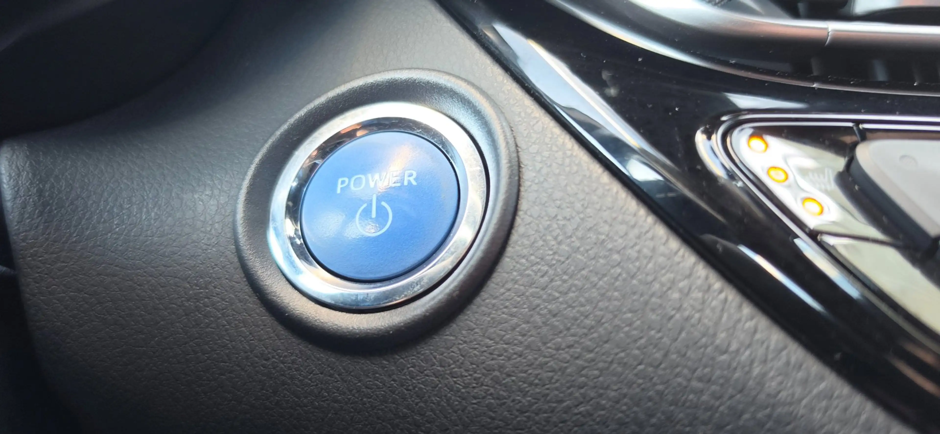 Toyota C-HR 2.0 Hybrid 152PK Navi Cruise Camera Leder Zeer moo — photo 30