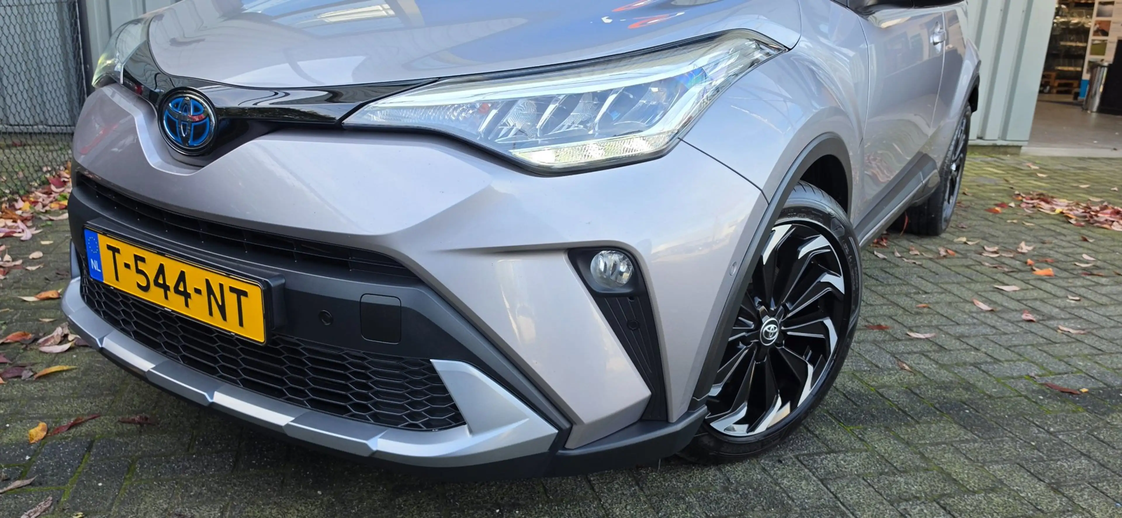 Toyota C-HR 2.0 Hybrid 152PK Navi Cruise Camera Leder Zeer moo — photo 2