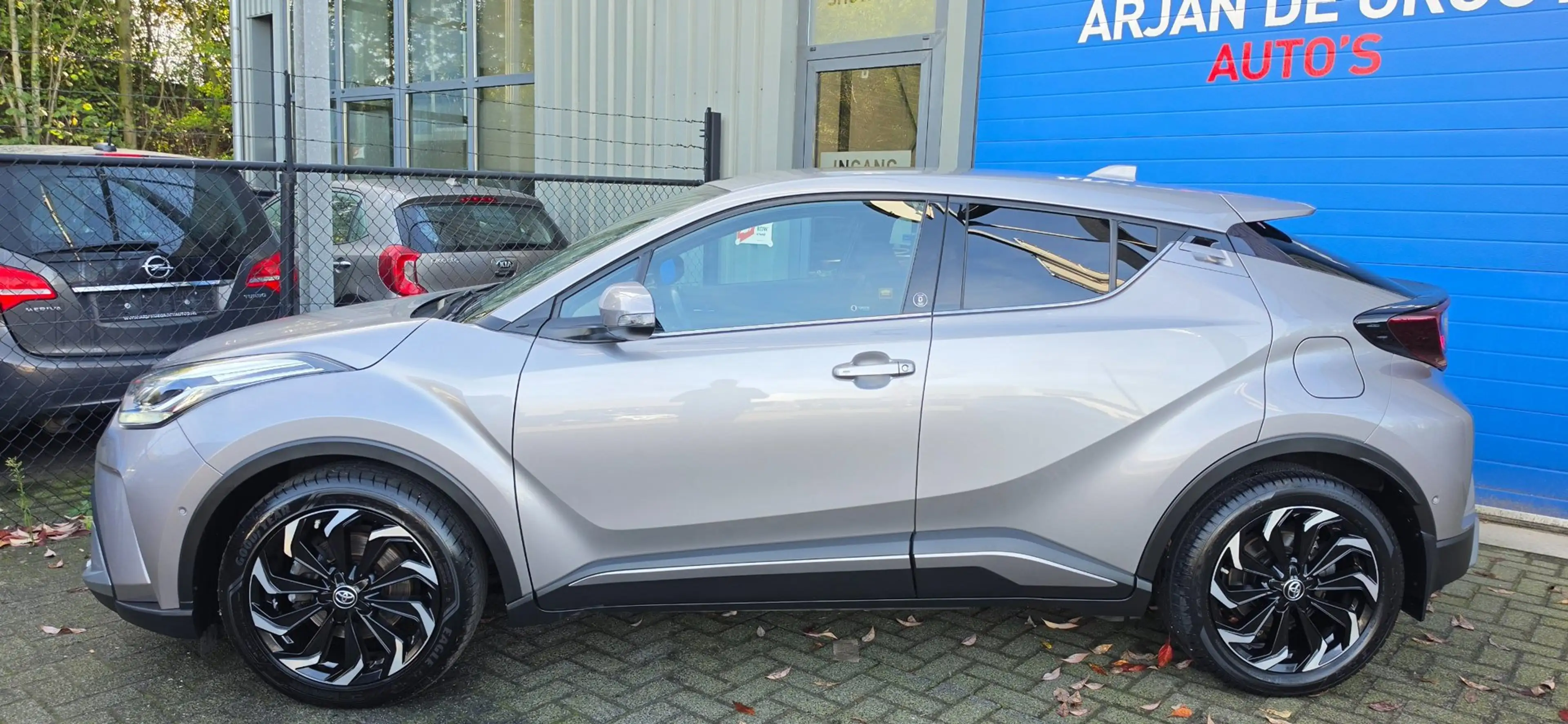 Toyota C-HR 2.0 Hybrid 152PK Navi Cruise Camera Leder Zeer moo — photo 4
