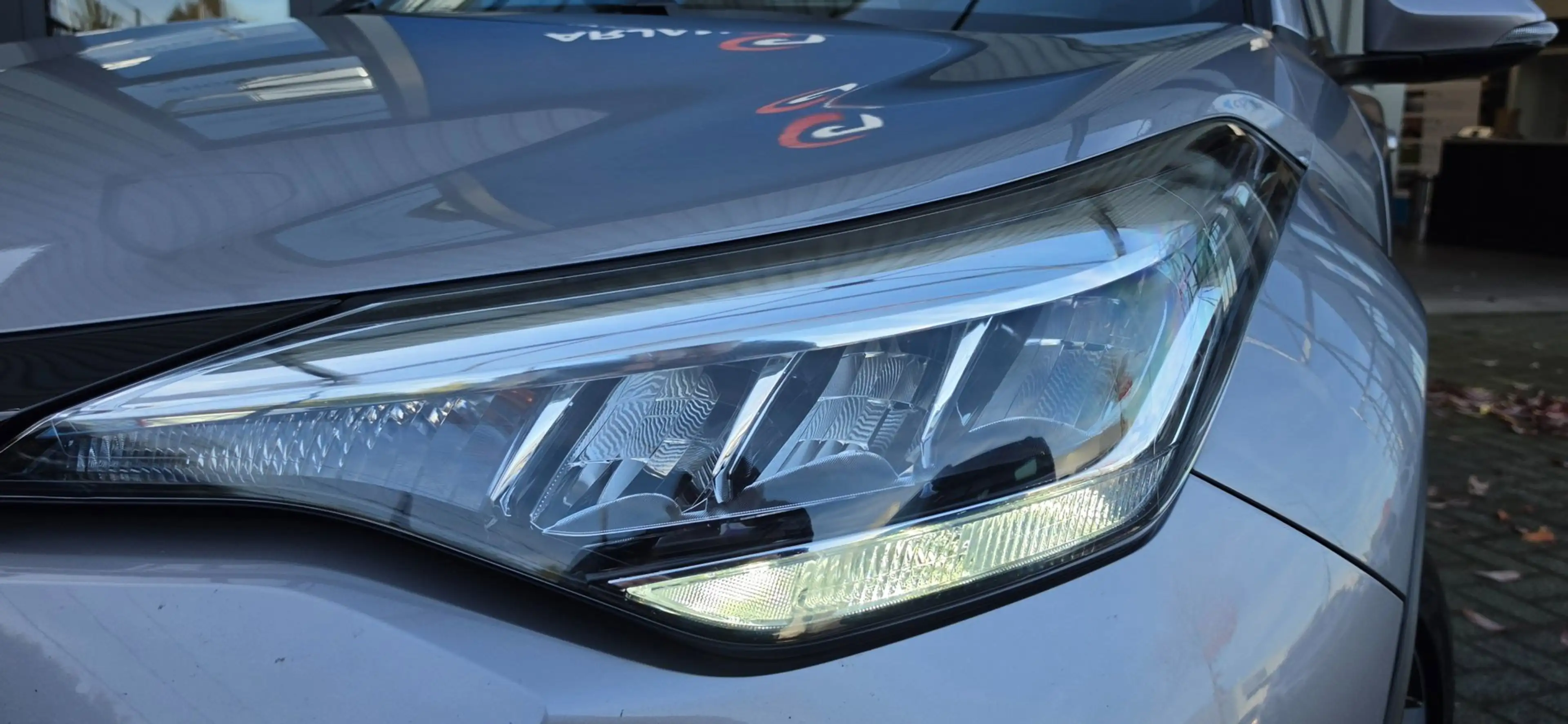 Toyota C-HR 2.0 Hybrid 152PK Navi Cruise Camera Leder Zeer moo — photo 3