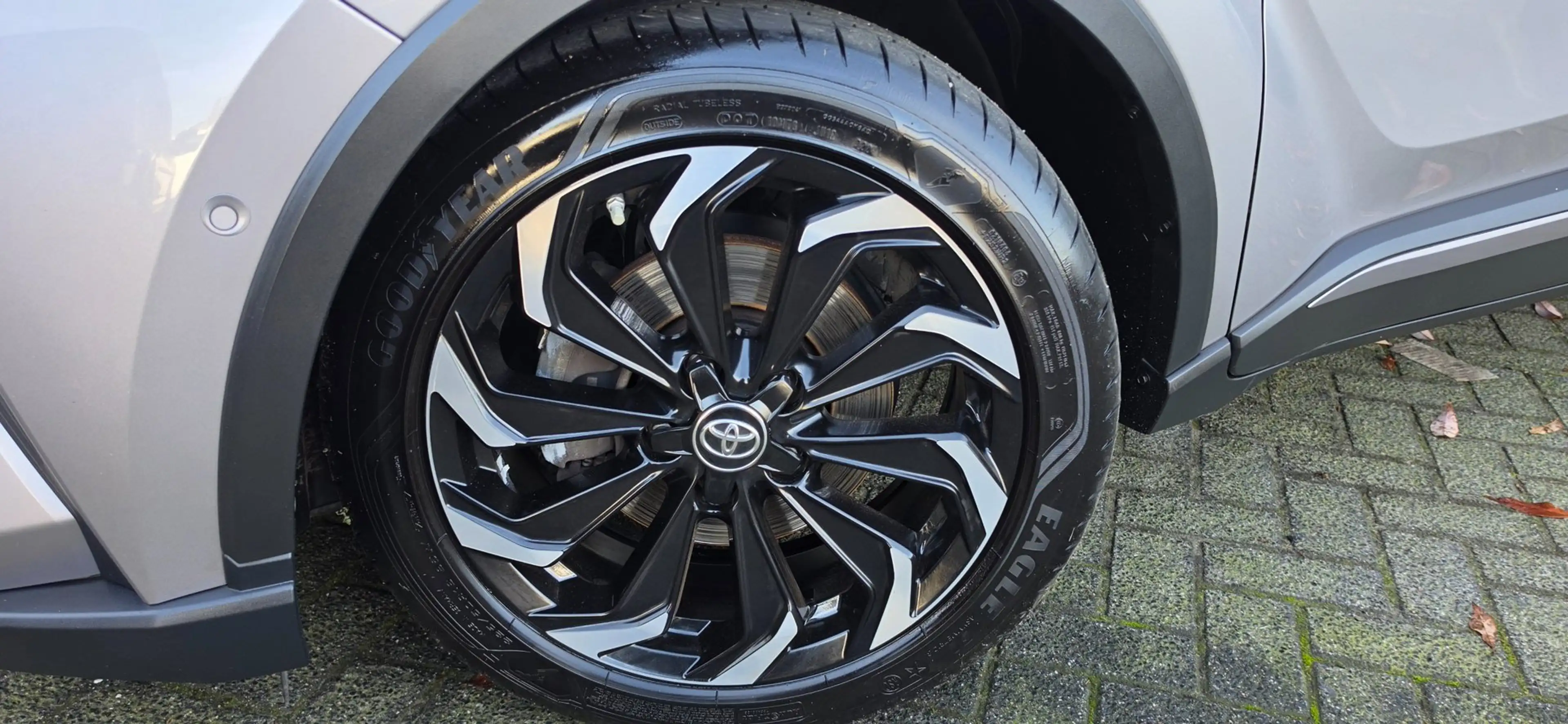 Toyota C-HR 2.0 Hybrid 152PK Navi Cruise Camera Leder Zeer moo — photo 9