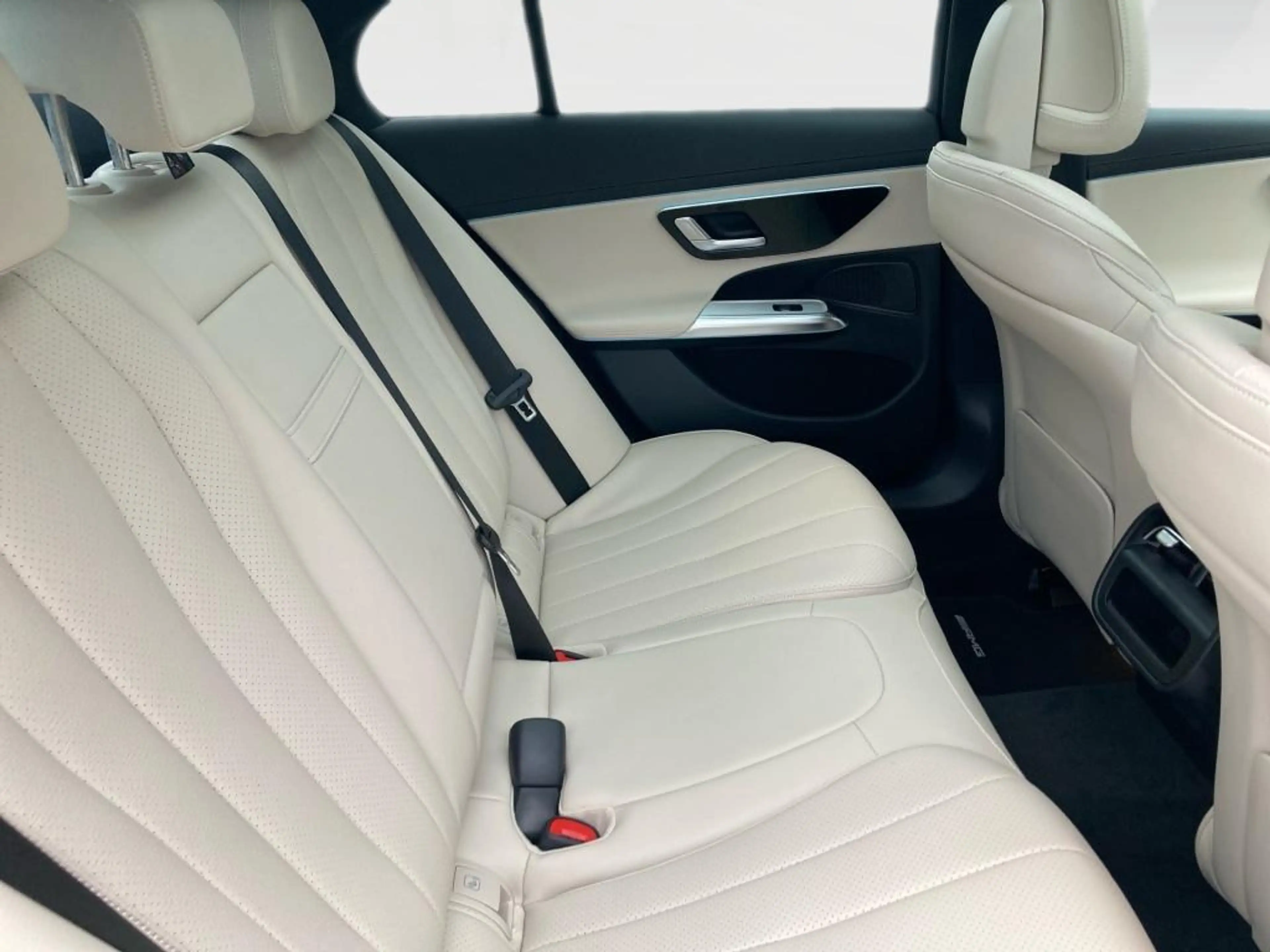 Mercedes-Benz E 220 d 4M EDITION AMG-Line+Pano+AHK+DISTR+360°K — photo 9