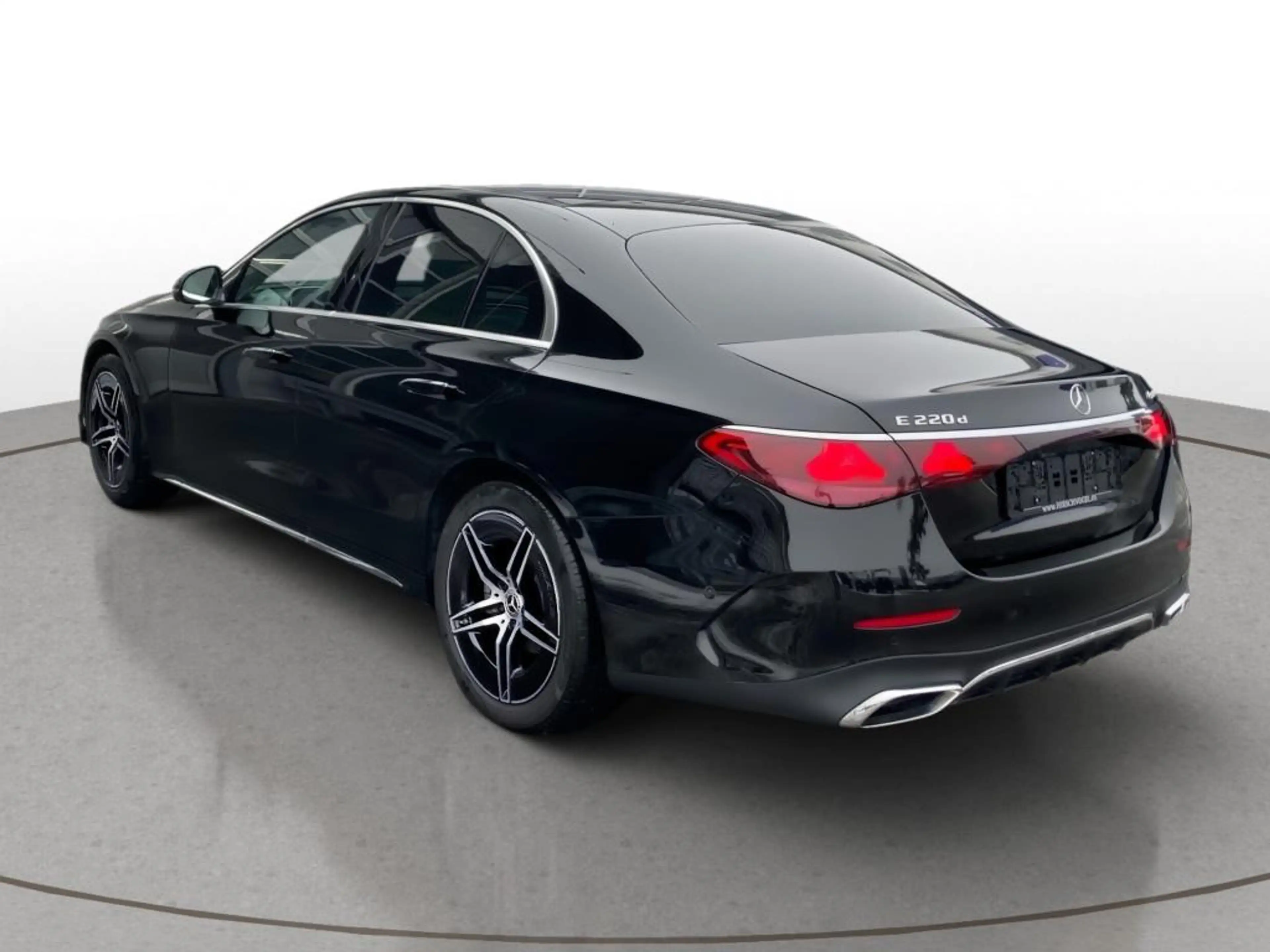 Mercedes-Benz E 220 d 4M EDITION AMG-Line+Pano+AHK+DISTR+360°K — photo 7