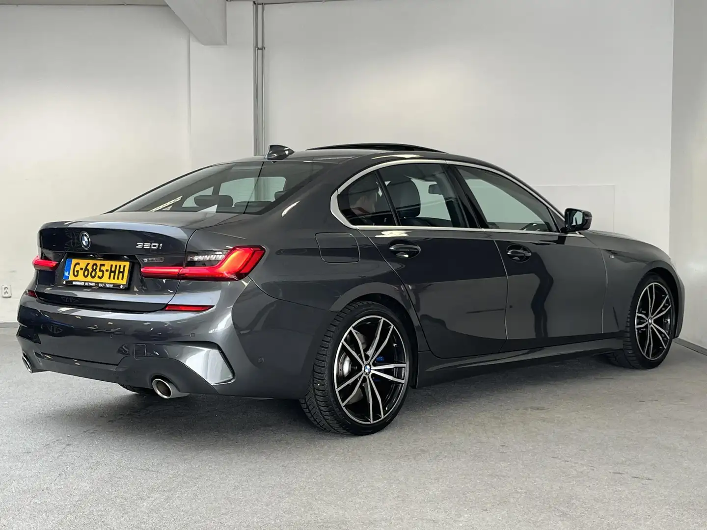 BMW 320 3-serie 320i M-Sport | 1e-EIG | PANO | HEAD-UP | L Gris - 2