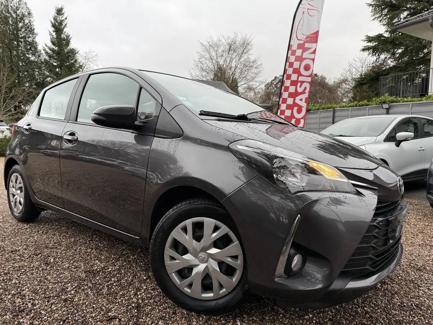 Toyota Yaris 110 VVT-i France Business 5p RC19 Gris - 2