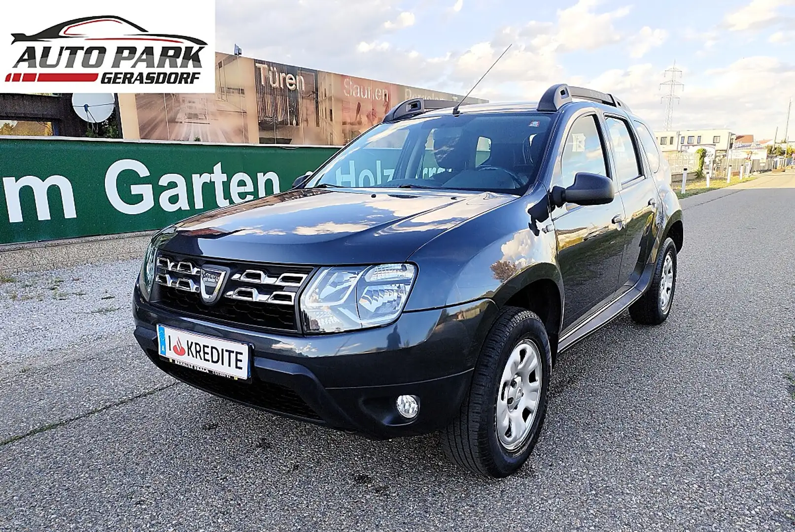 Dacia Duster Lauréate SCe 1.6 Benzin**Navi*Neue Pickerl*Fina... Grau - 1