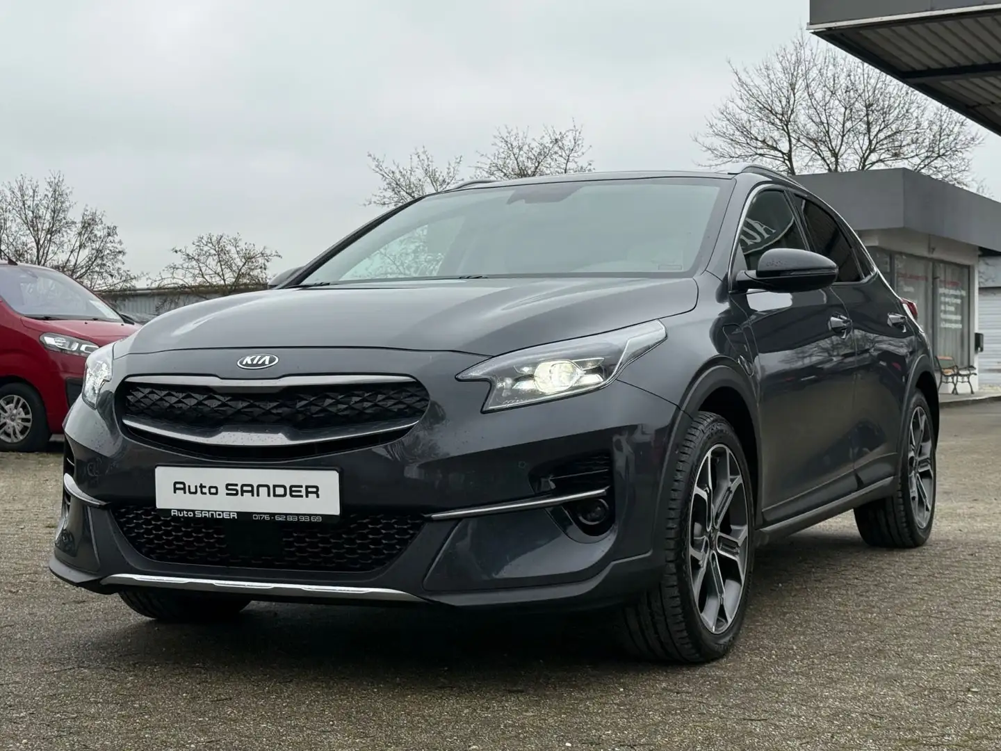 Kia XCeed Platinum Plug-in Hybrid/PANO/AHK Grijs - 1