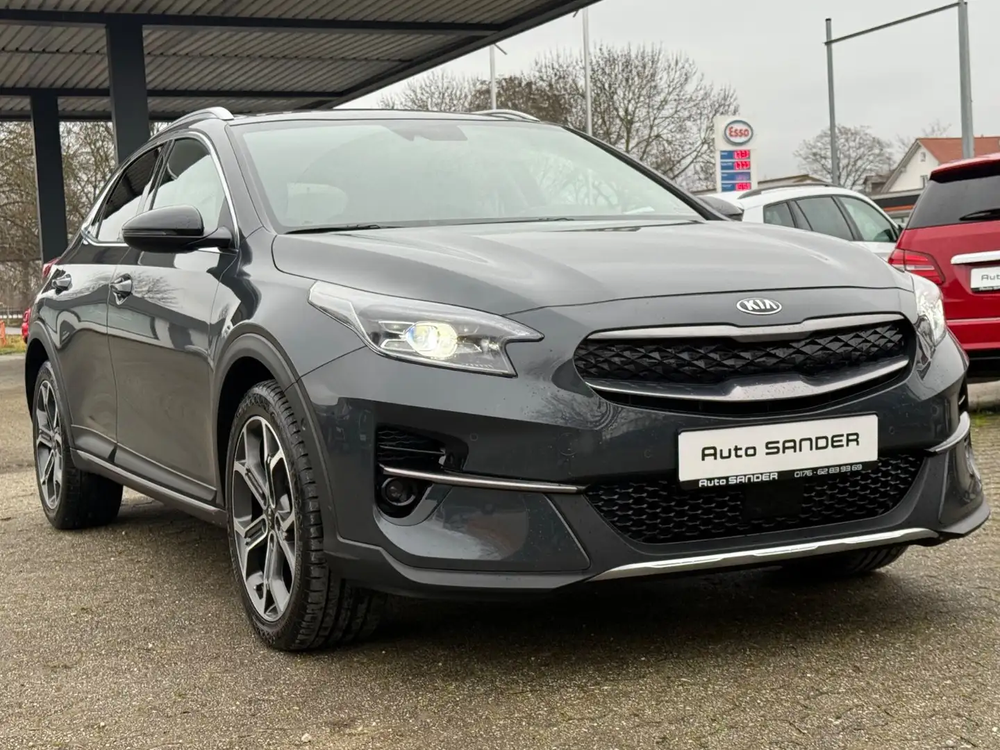 Kia XCeed Platinum Plug-in Hybrid/PANO/AHK Grijs - 2