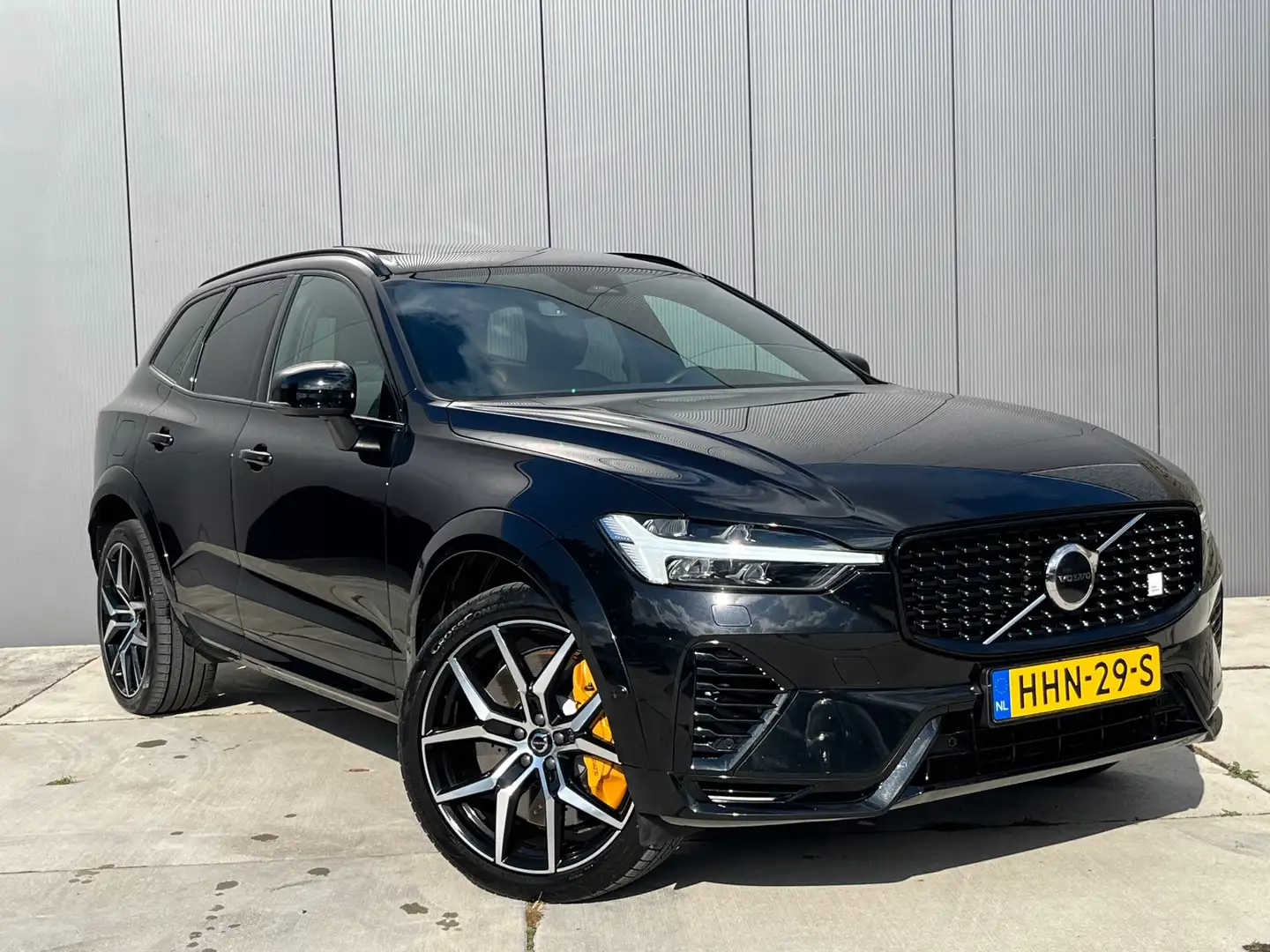 Volvo XC60 2.0 T8 AWD Polestar Engineered | R-Design | Zwart - 2