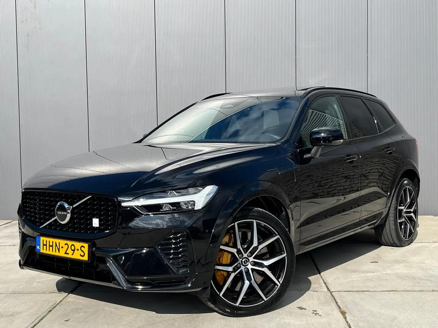 Volvo XC60 2.0 T8 AWD Polestar Engineered | R-Design | Zwart - 1