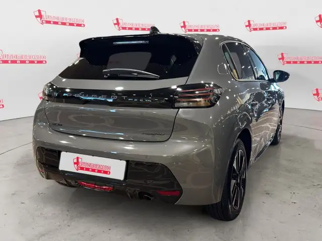 Peugeot 208 view 4