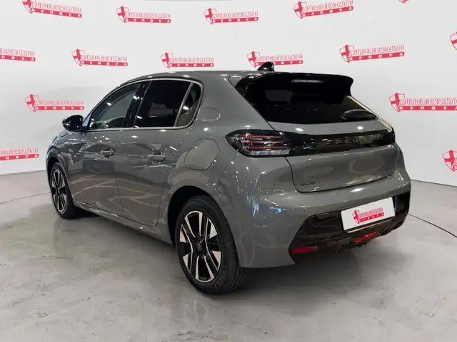 Peugeot 208 view 2