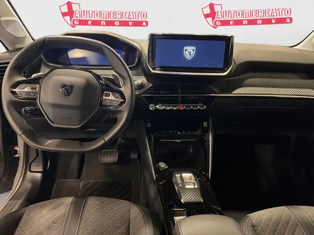 Peugeot 208 view 10