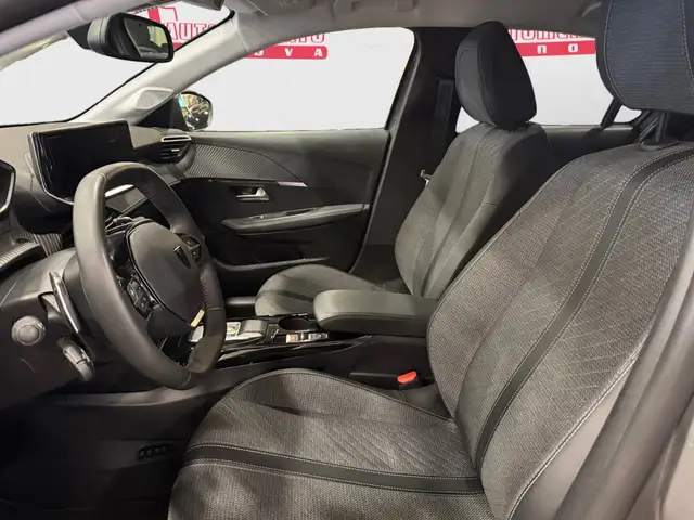 Peugeot 208 view 8