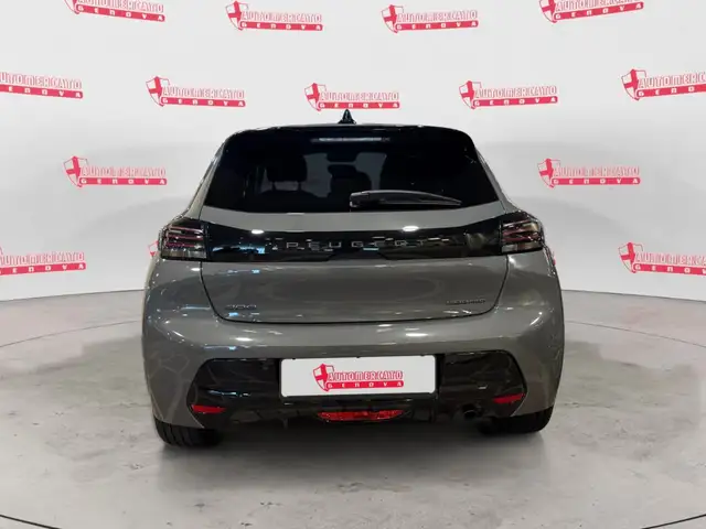 Peugeot 208 view 3