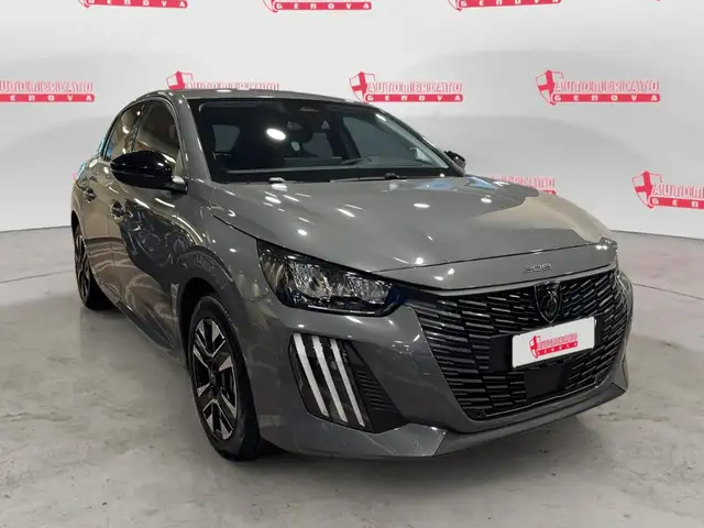 Peugeot 208 view 5