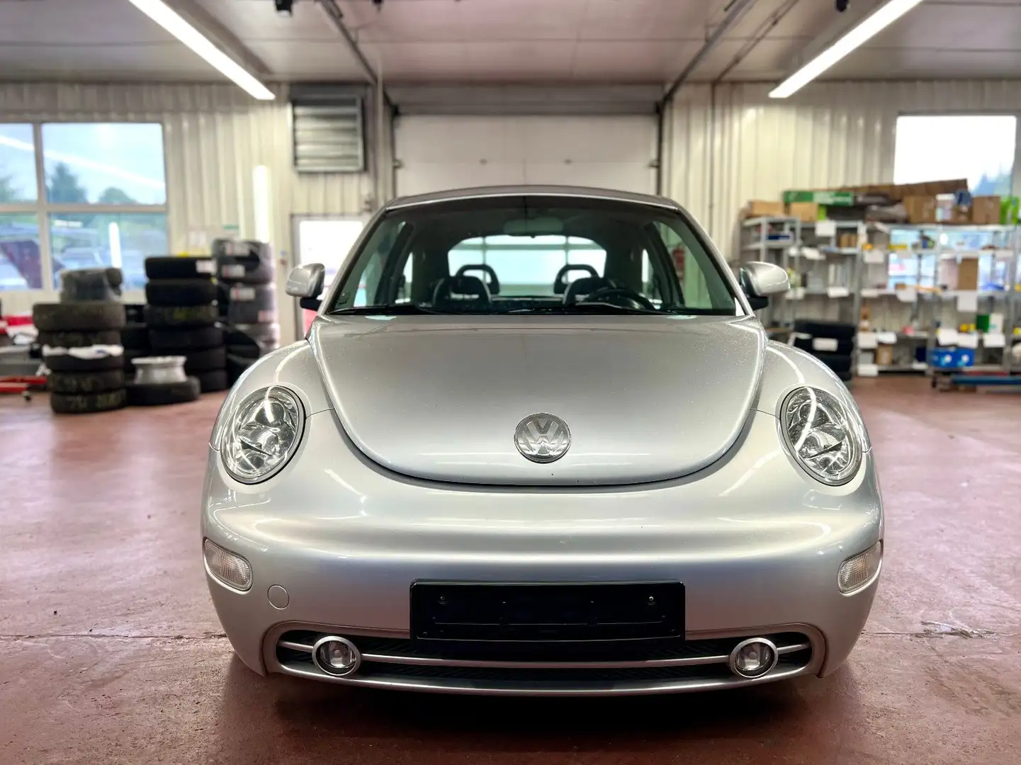 Volkswagen New Beetle Lim. 2.0 Klima Leder HU 07/2027 Silber - 1