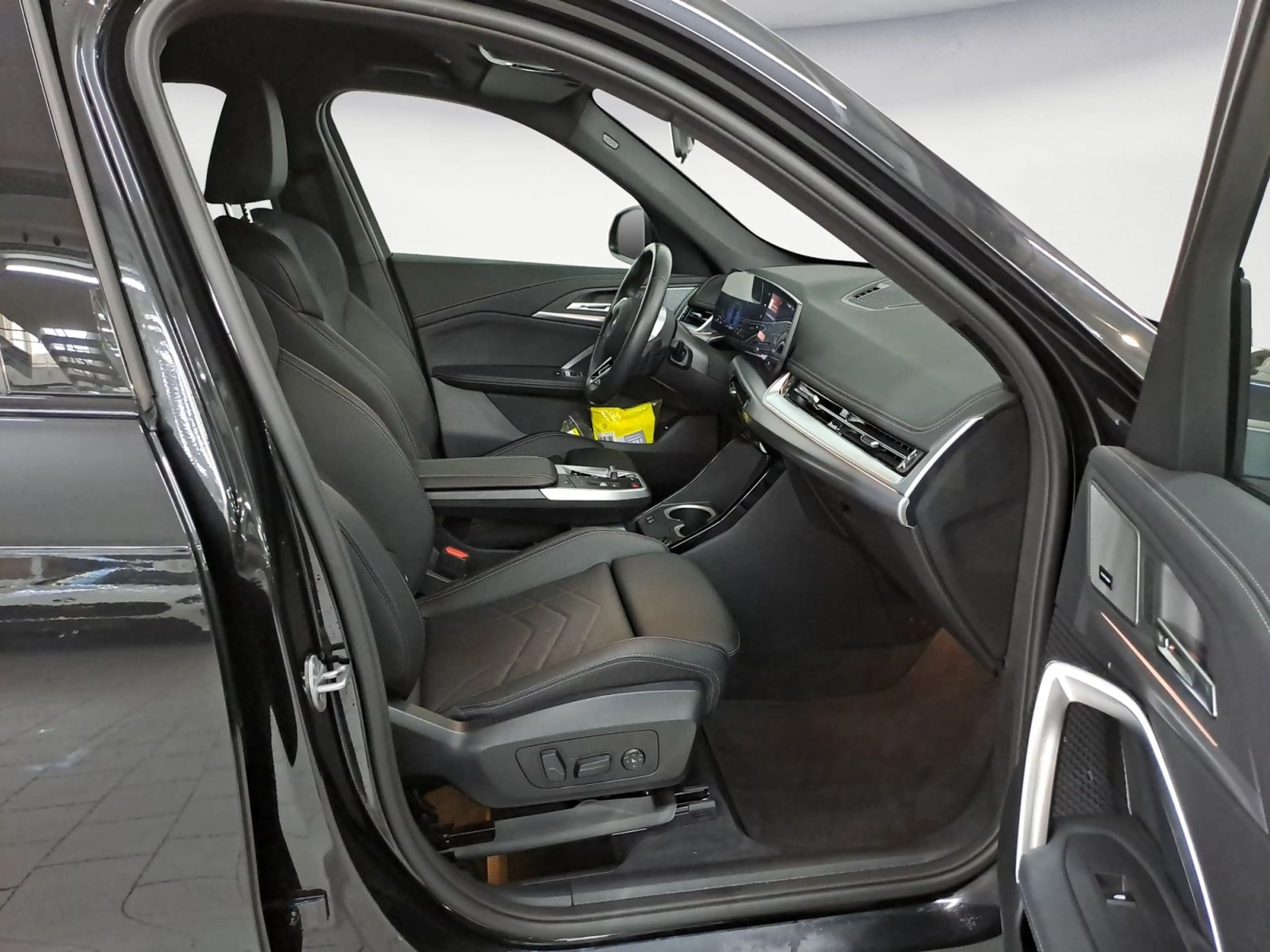BMW X1 sDrive20i M Sportpaket AHK Harman&Kardon 19 Z — photo 14