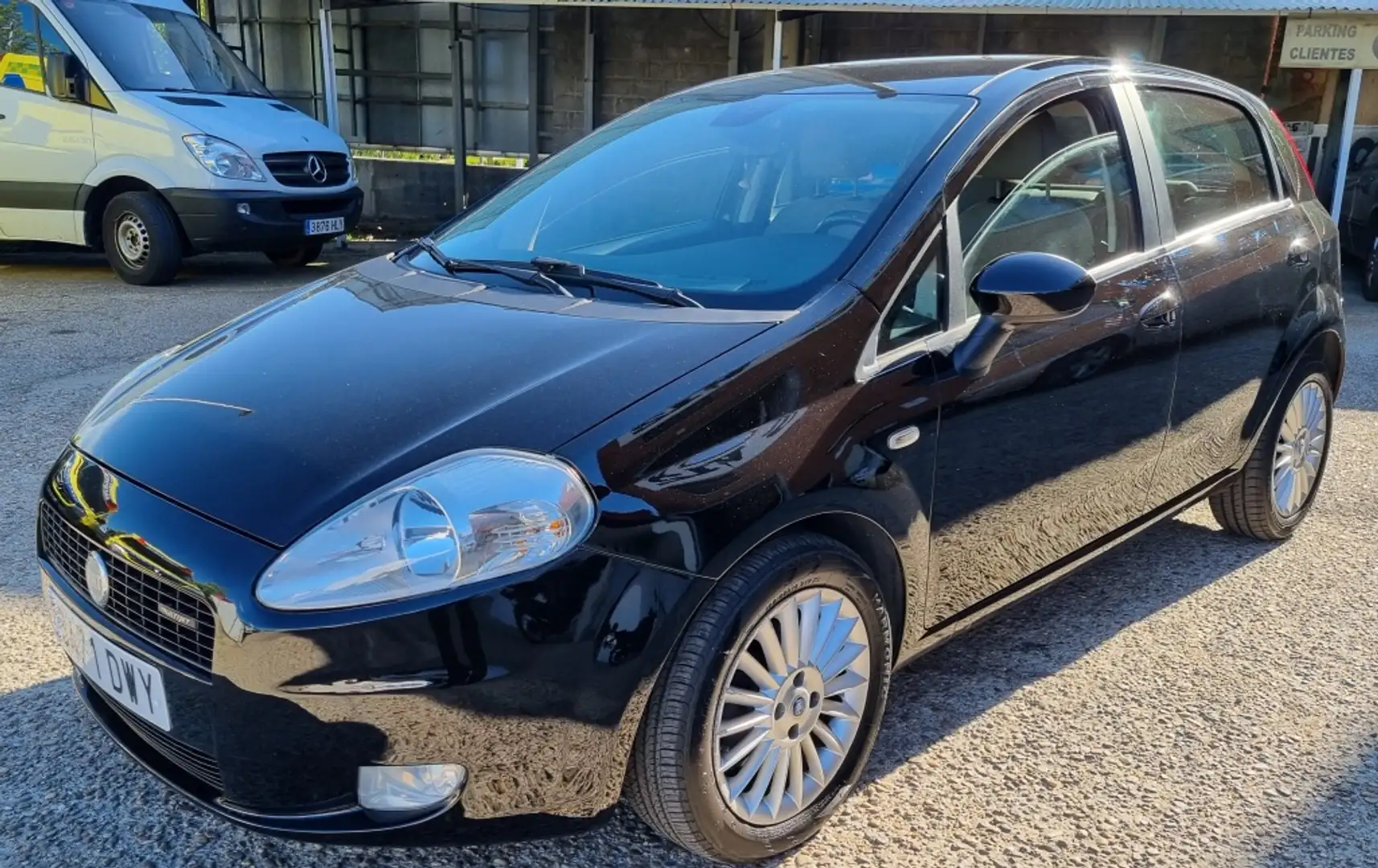 Fiat Grande Punto 1.9Mjt Emotion 120 Noir - 1