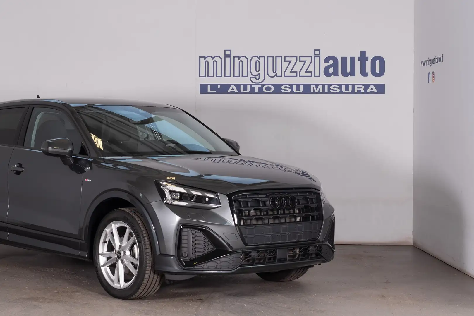 Audi Q2 35 1.5 tfsi S line Identity Black S-tronic Matrix Gris - 2