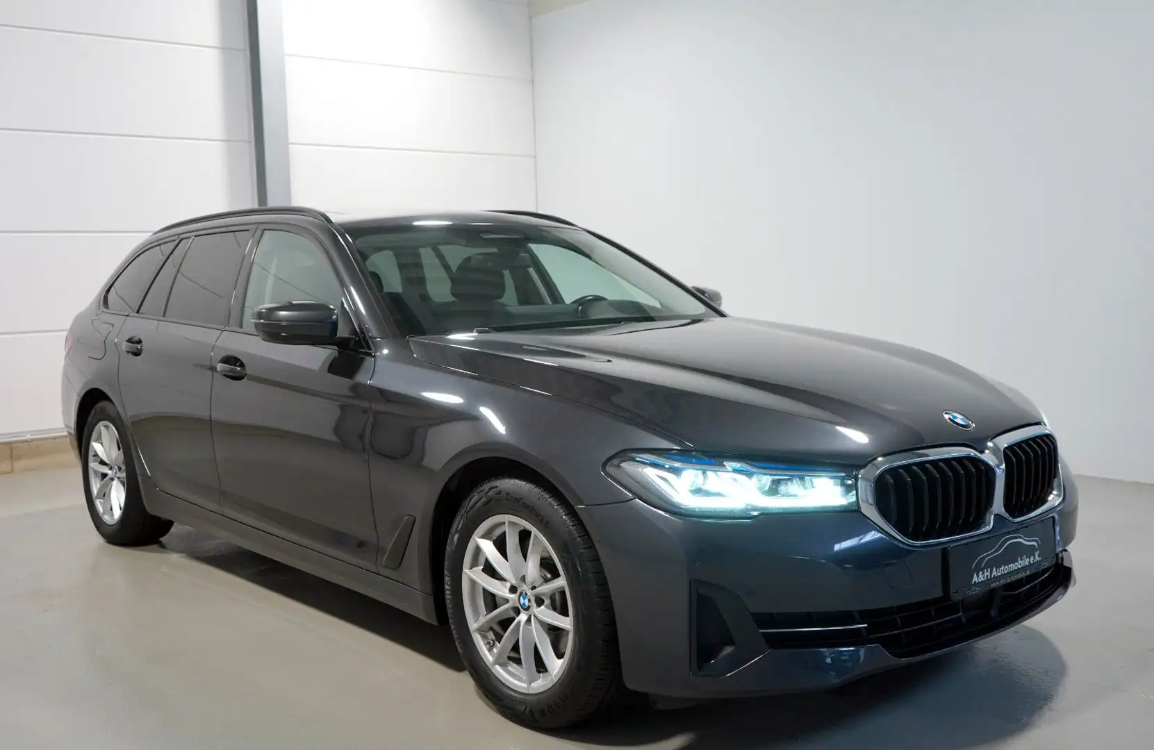 BMW 520 d Touring *ACC*Laser*Panorama*HUD*AHK* Gris - 1