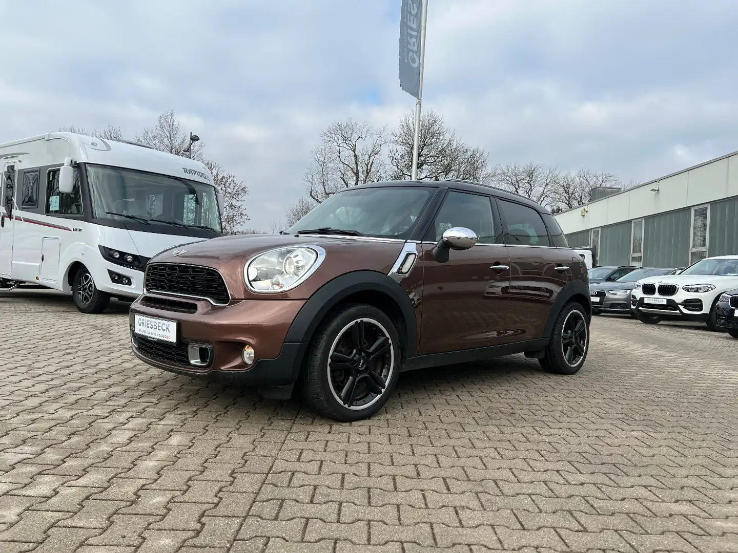 MINI Cooper Countryman SD Bi-Xenon Navi Leder Pano SD Червоний - 1