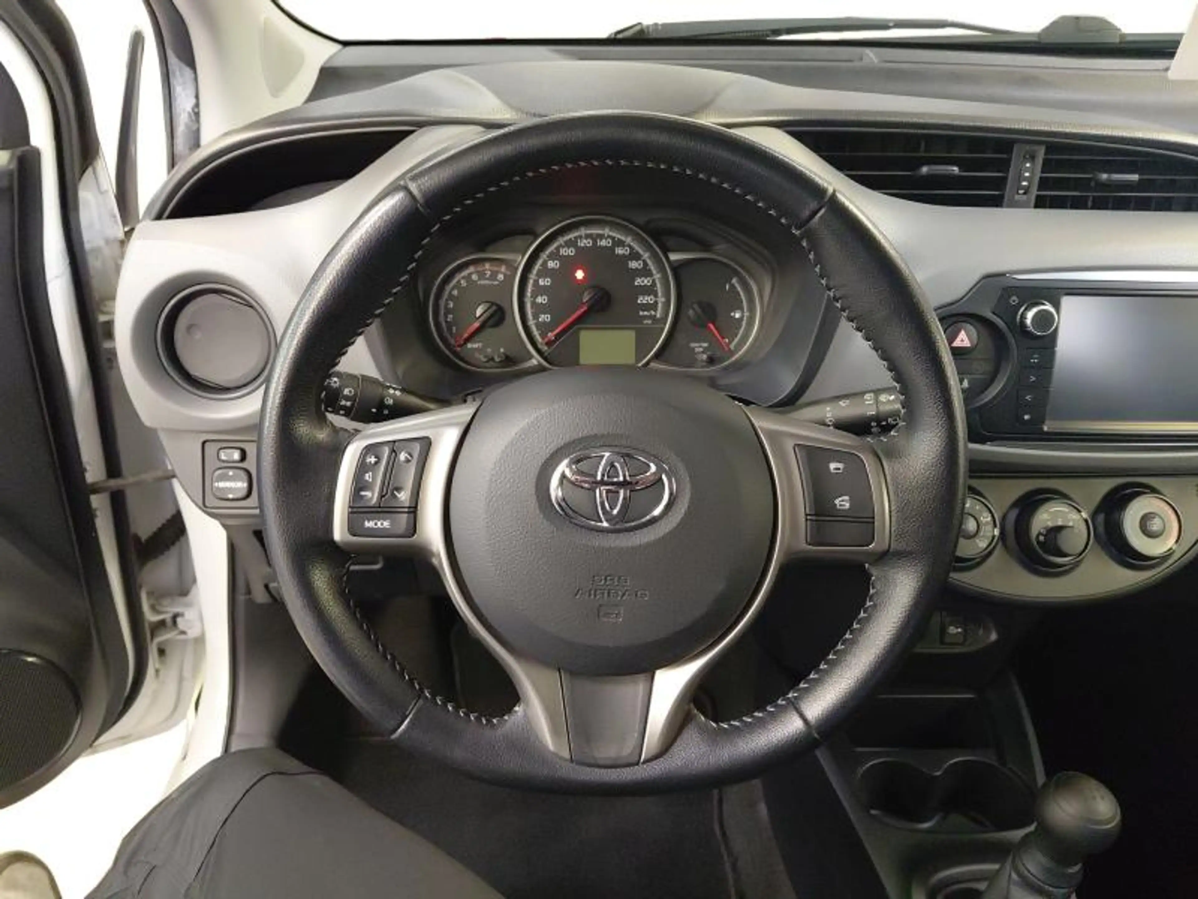 Toyota Yaris Active & Pack Live2 — photo 13