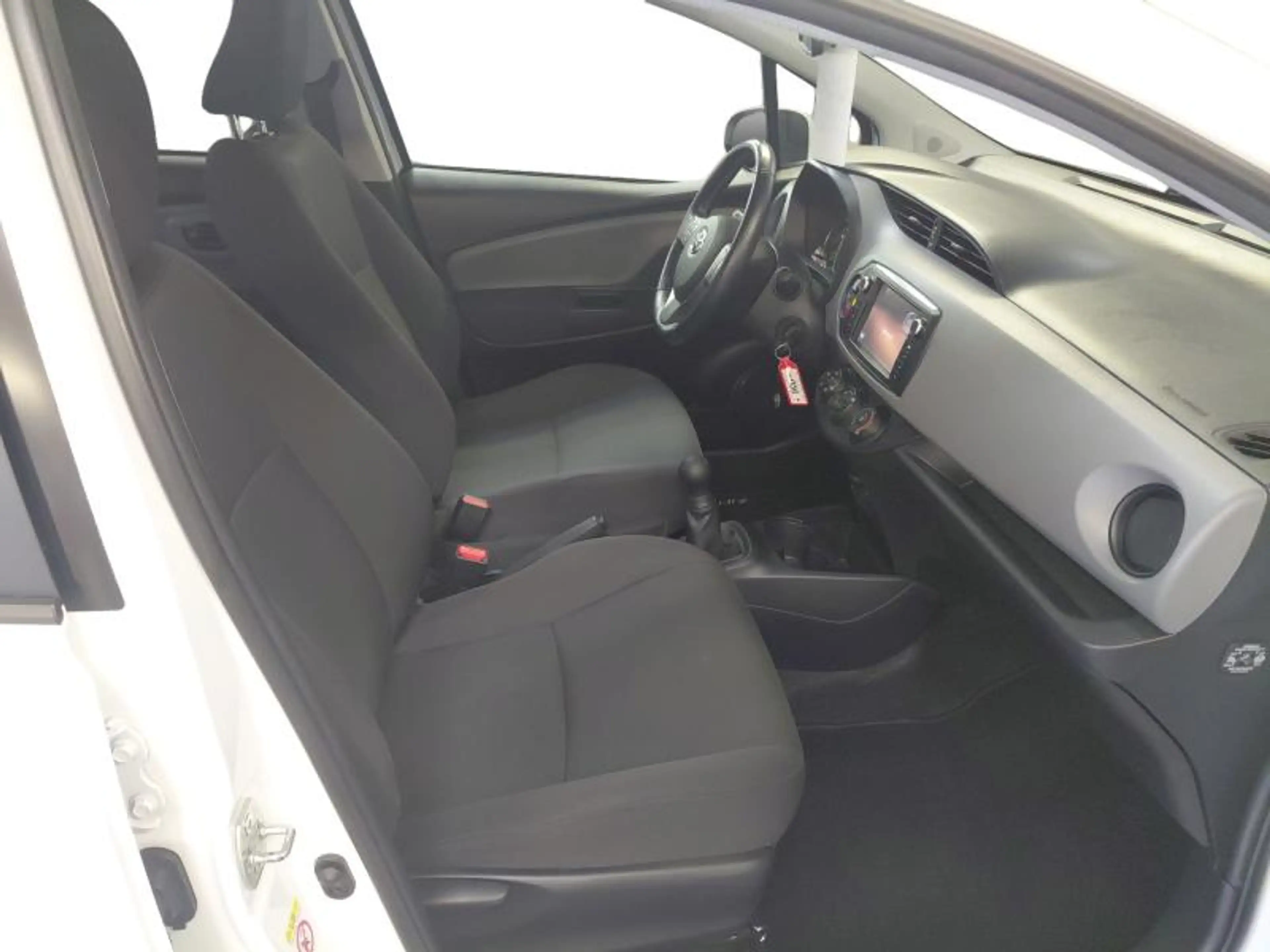 Toyota Yaris Active & Pack Live2 — photo 17