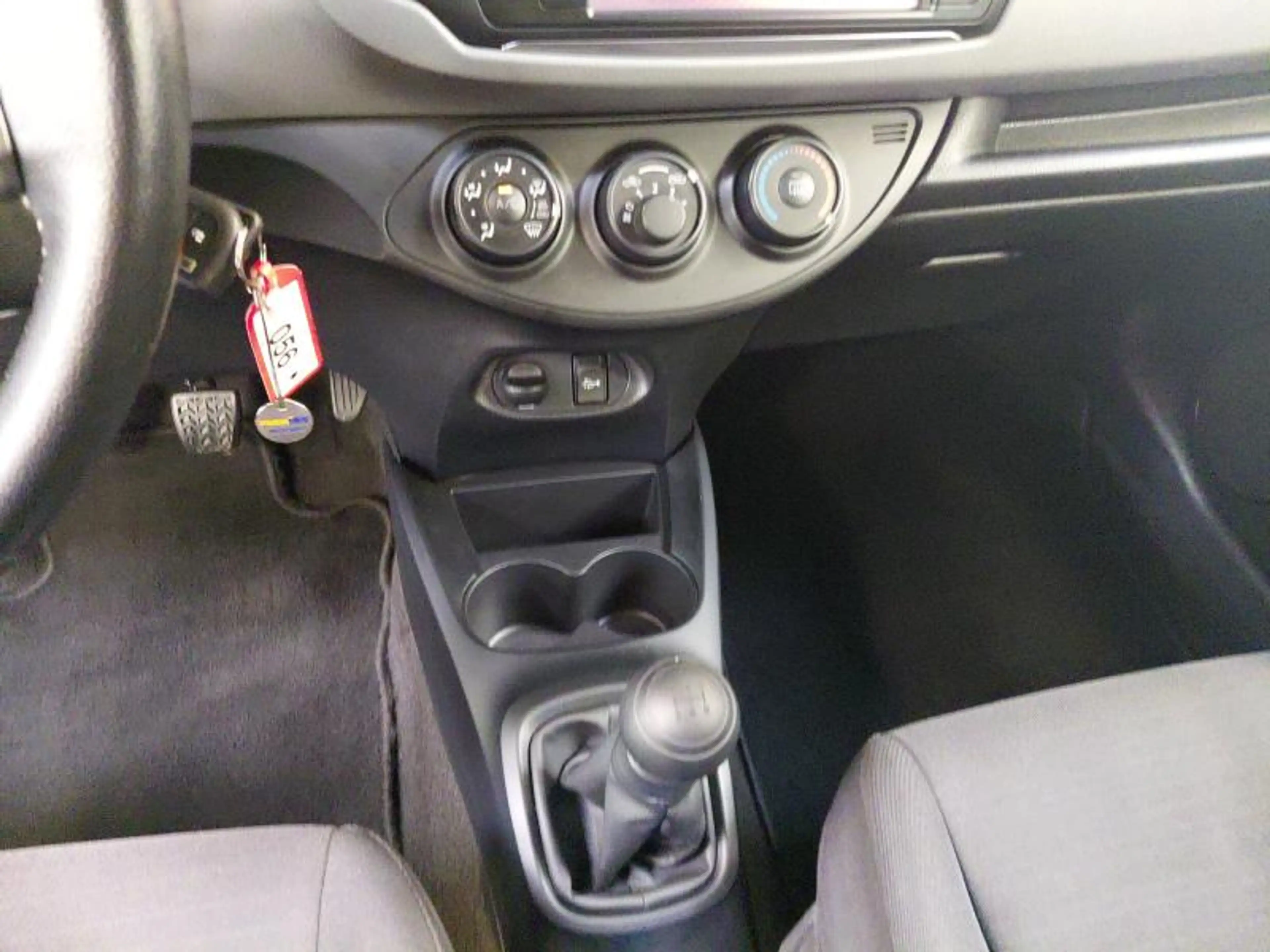 Toyota Yaris Active & Pack Live2 — photo 15