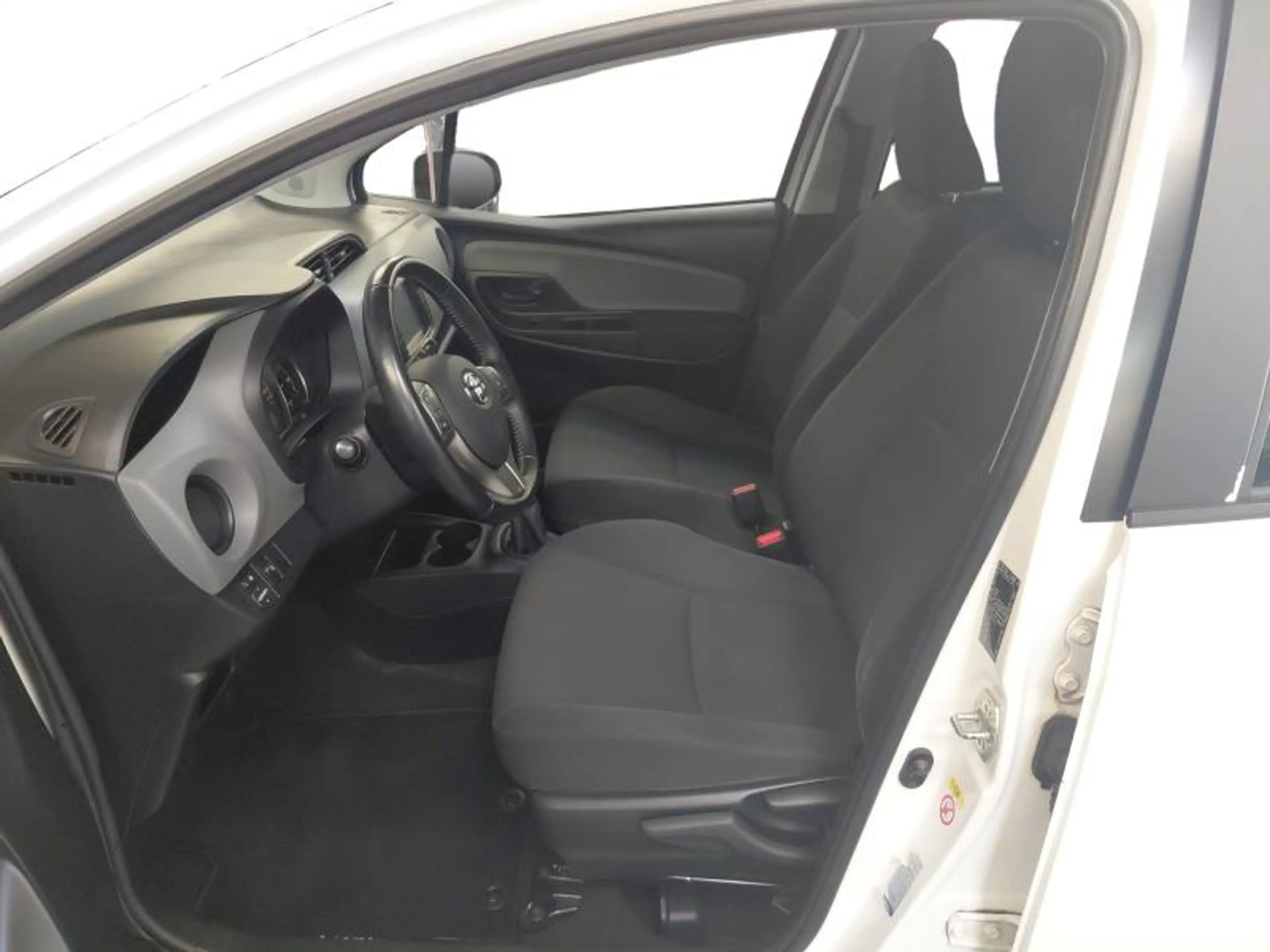 Toyota Yaris Active & Pack Live2 — photo 10