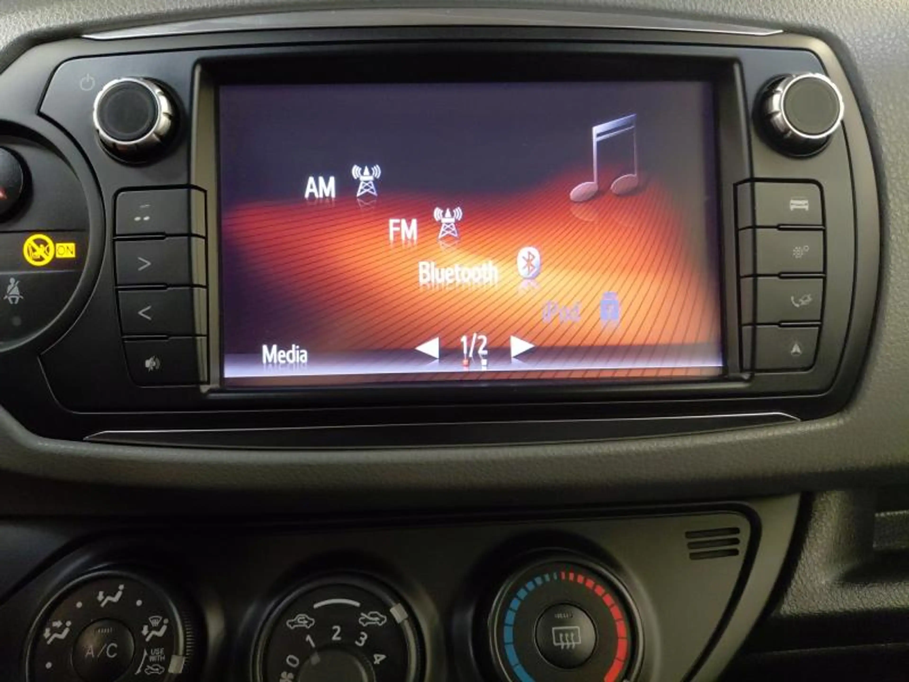 Toyota Yaris Active & Pack Live2 — photo 21