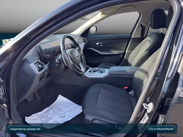 BMW 3 Series view 12