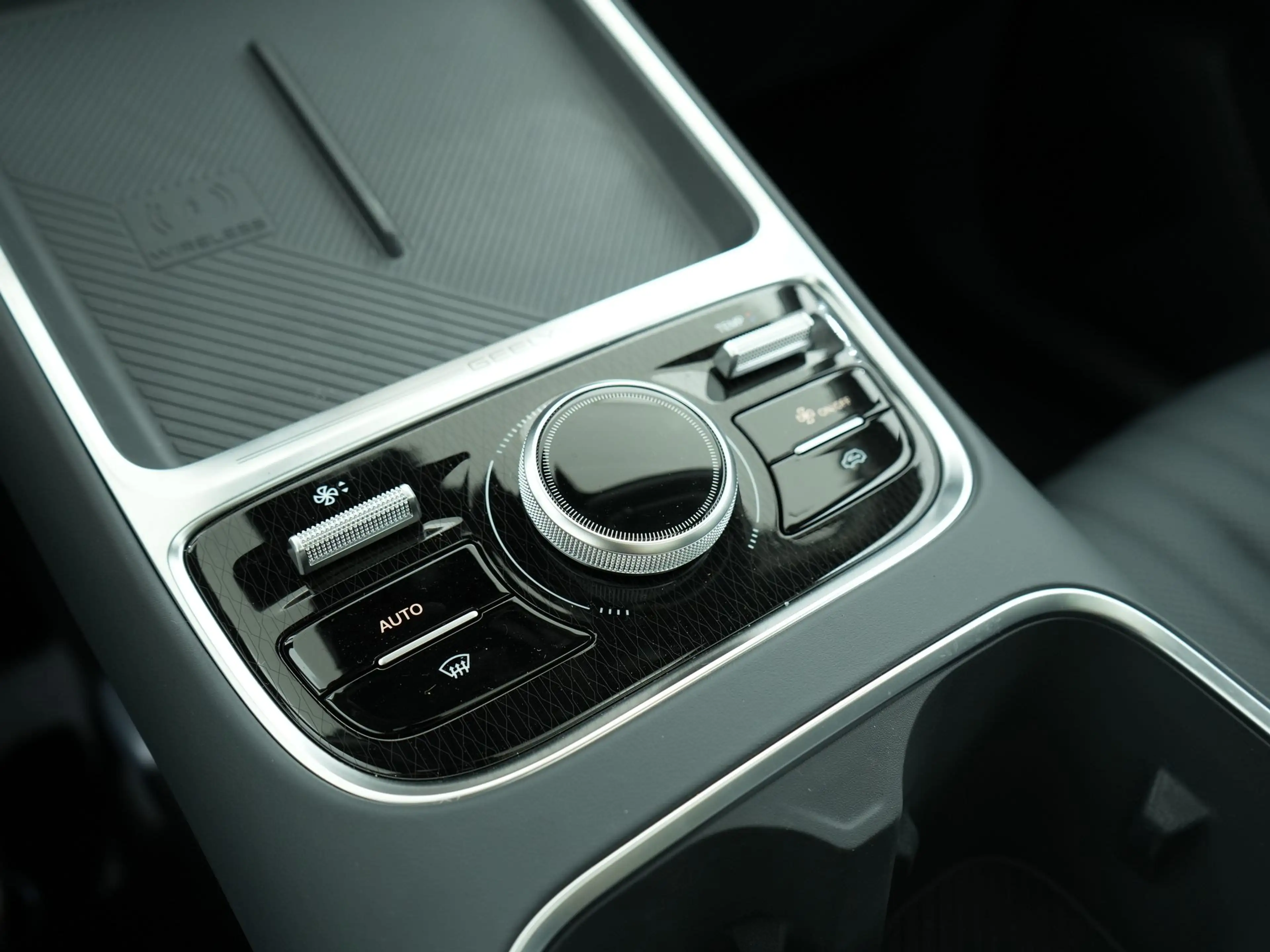 Geely Starray EM-i 1.5 MAX+ LONG RANGE 29,8 KWH | 136km WLTP | Panora — photo 10