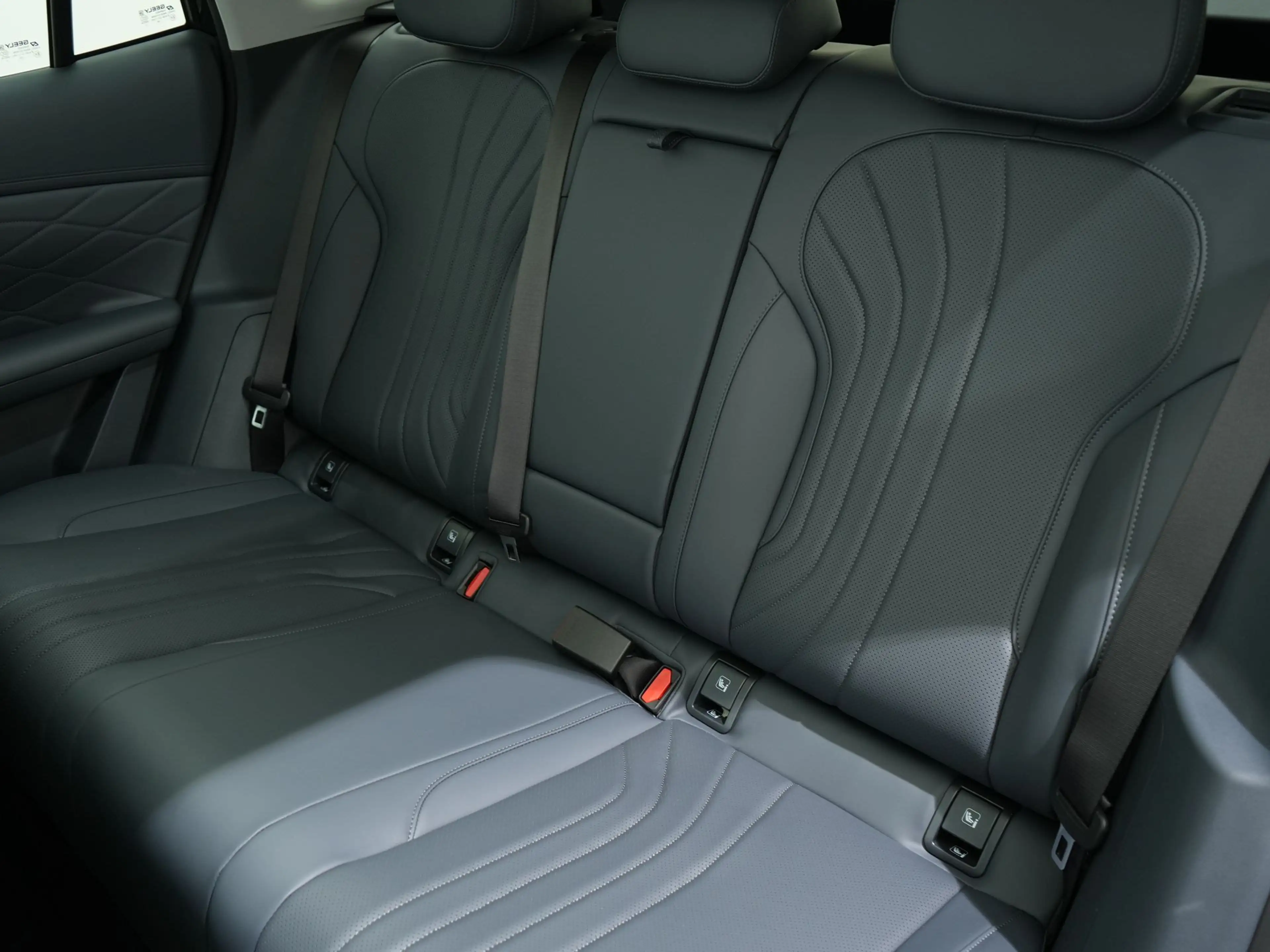 Geely Starray EM-i 1.5 MAX+ LONG RANGE 29,8 KWH | 136km WLTP | Panora — photo 5