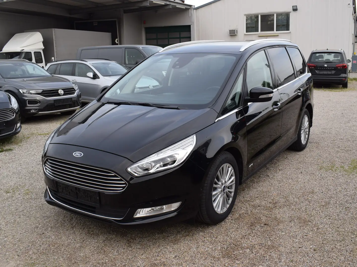 Ford Galaxy 2,0 EcoBlue SCR AWD Titanium Aut. Schwarz - 1