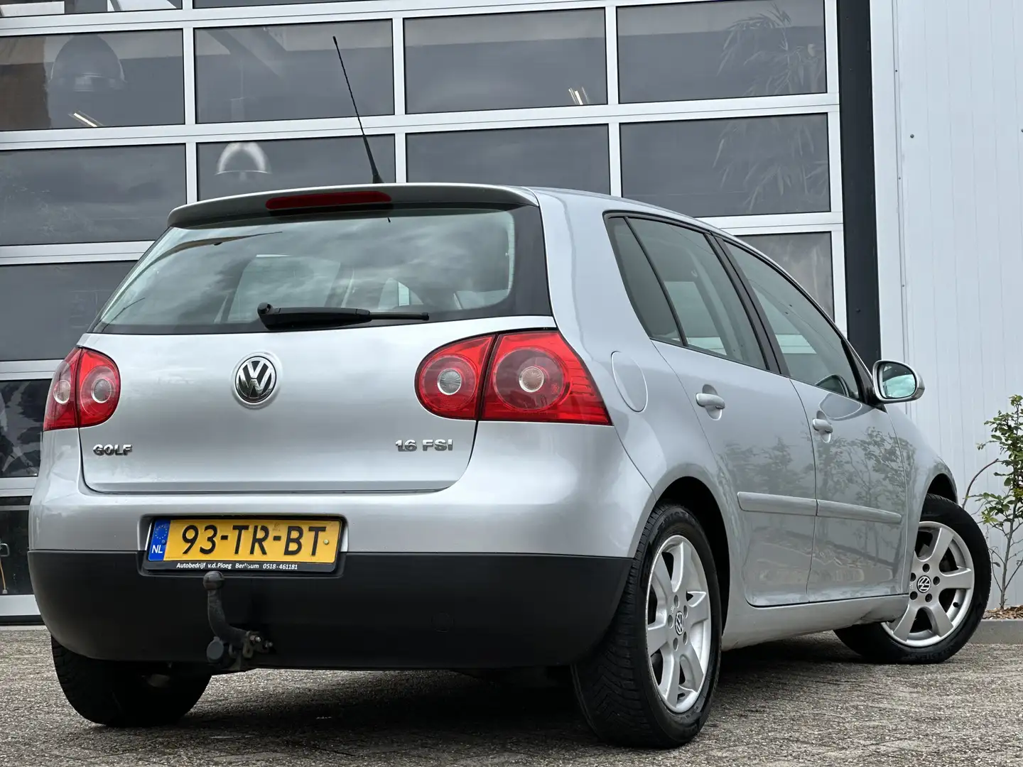 Volkswagen Golf 1.6 FSI Optive 116PK | APK tot 13-03-2026 | Airco Grau - 2