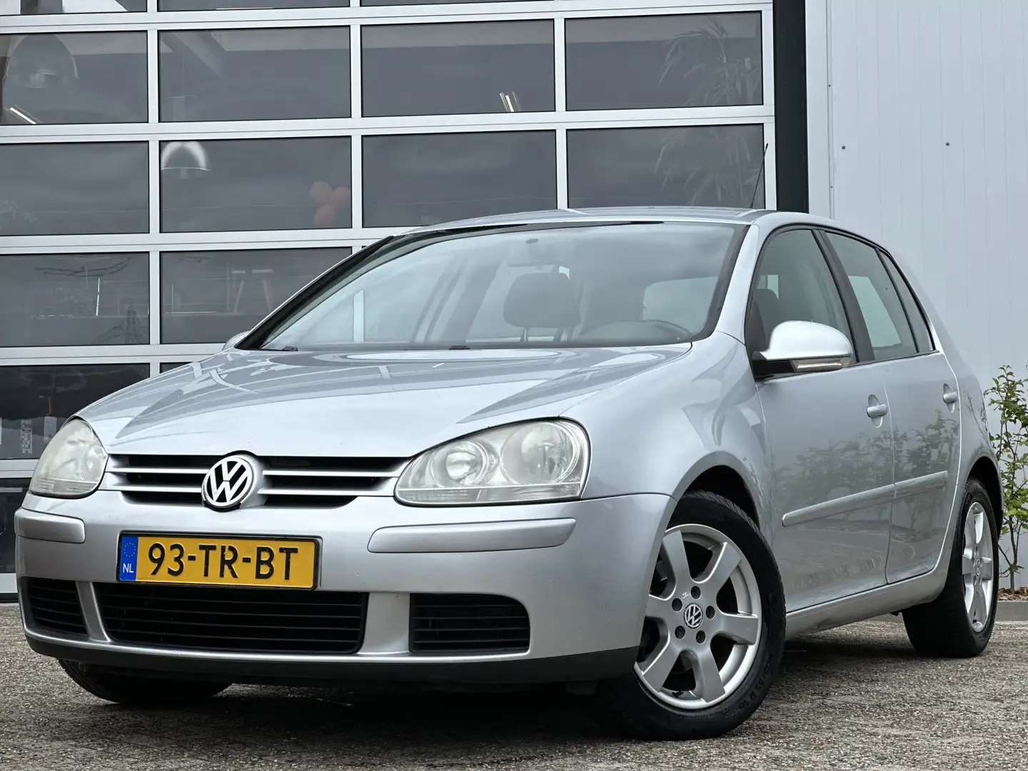 Volkswagen Golf 1.6 FSI Optive 116PK | APK tot 13-03-2026 | Airco Grau - 1