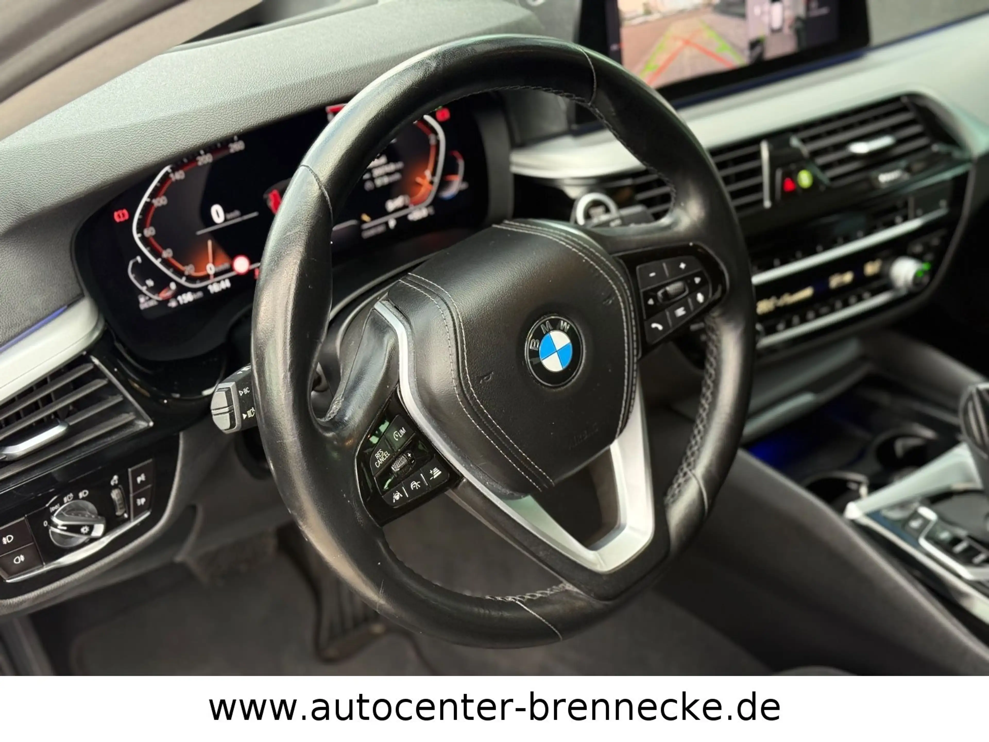 BMW 520 d Touring xDrive*HUD*ACC*AHK*360°* — photo 11