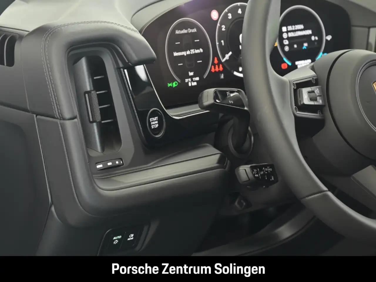 Porsche Cayenne E-Hybrid Coupe Black Edition AHK Beifahrerdisplay 12