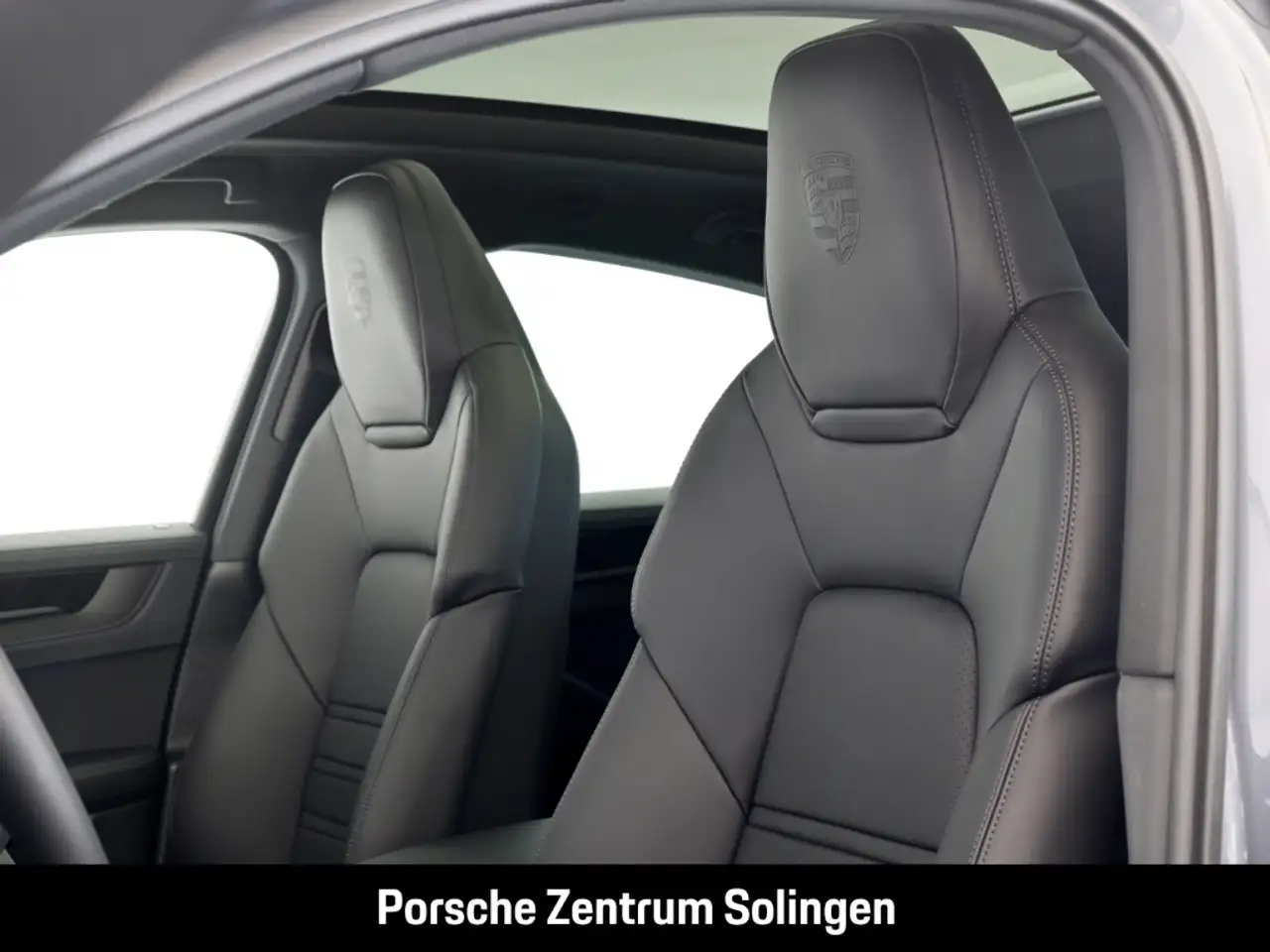 Porsche Cayenne E-Hybrid Coupe Black Edition AHK Beifahrerdisplay 15