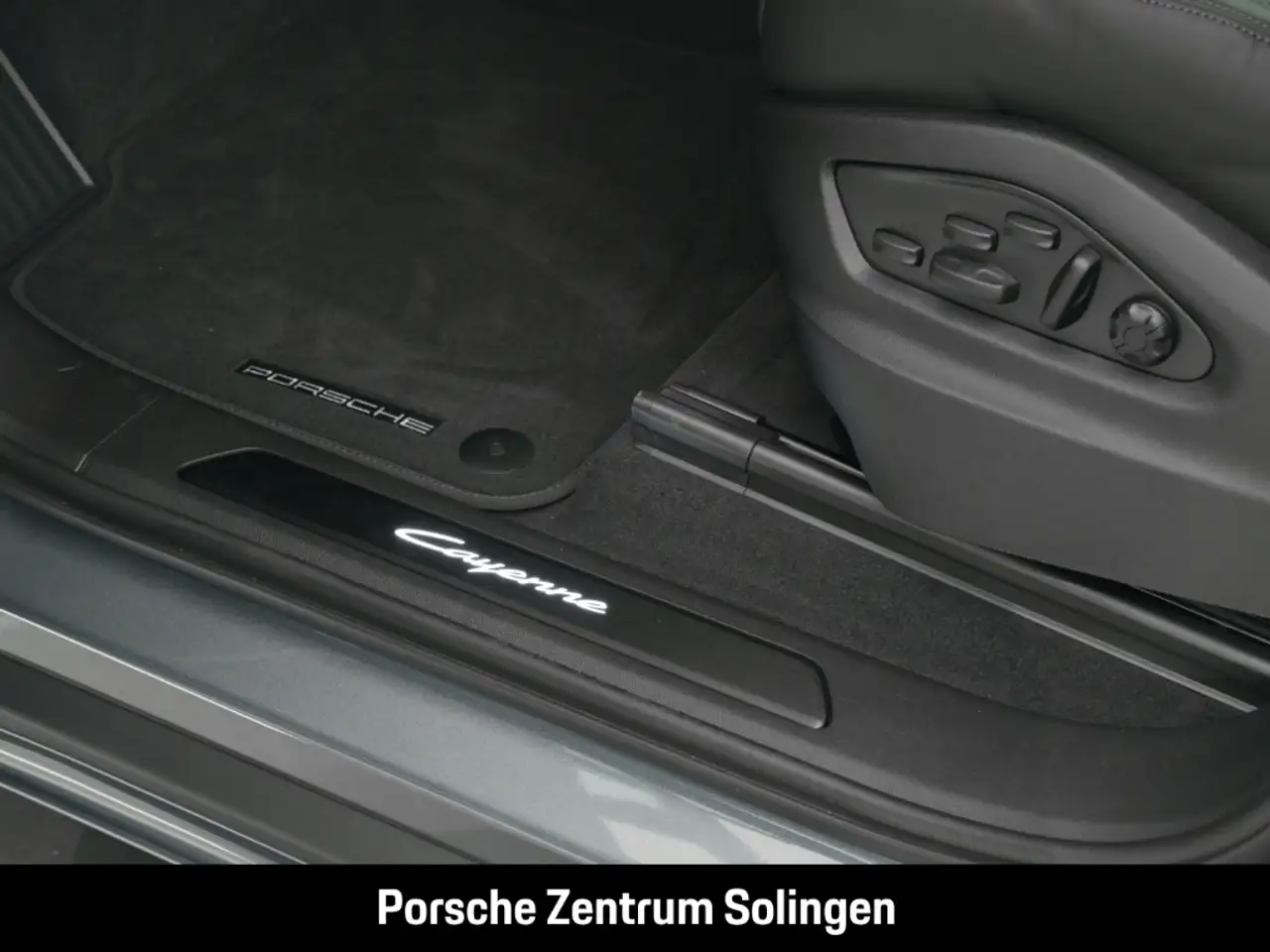 Porsche Cayenne E-Hybrid Coupe Black Edition AHK Beifahrerdisplay 14
