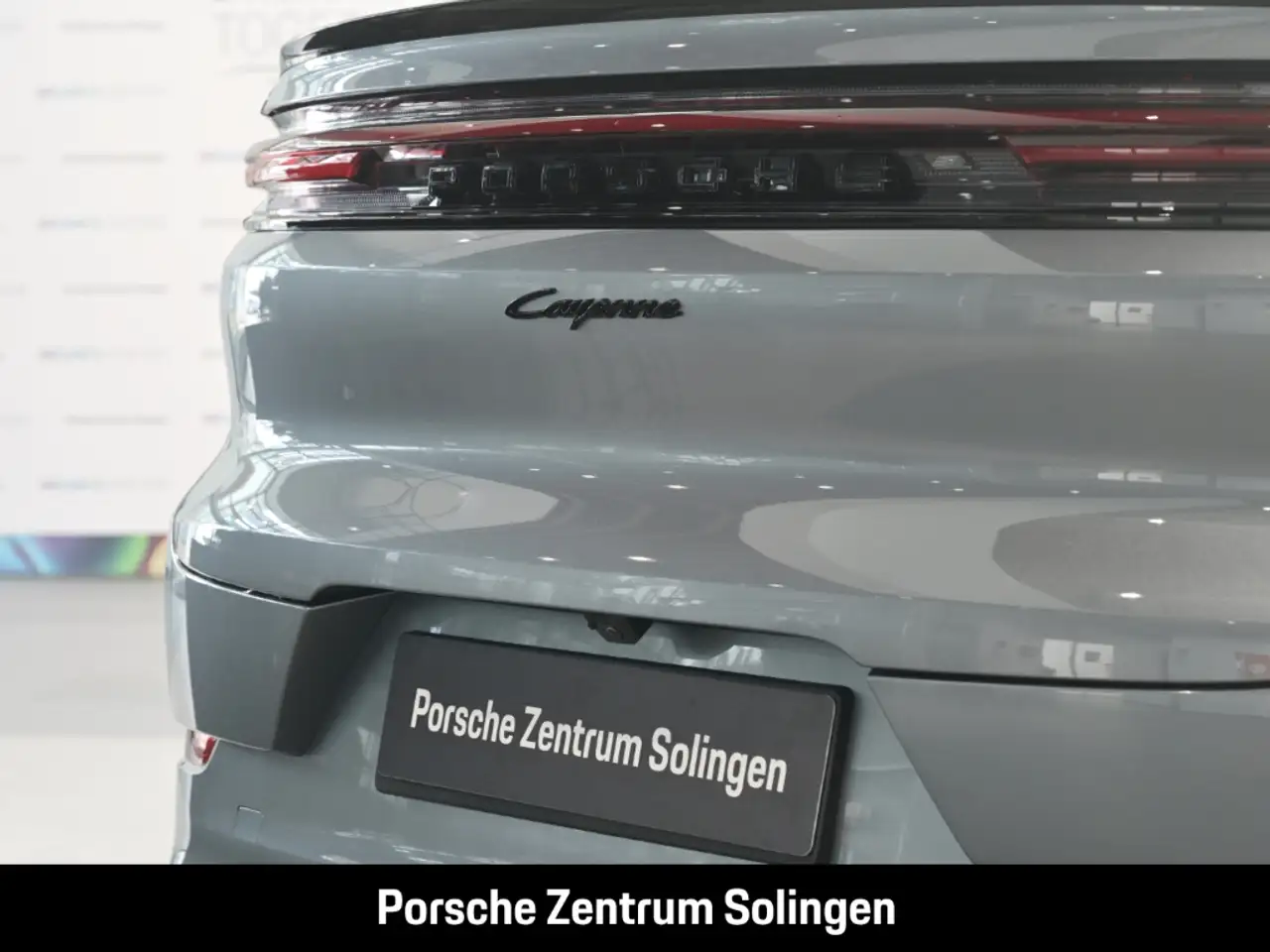 Porsche Cayenne E-Hybrid Coupe Black Edition AHK Beifahrerdisplay 8