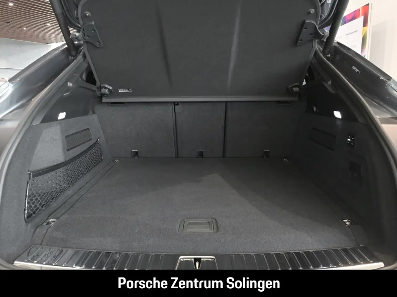 Porsche Cayenne E-Hybrid Coupe Black Edition AHK Beifahrerdisplay 10